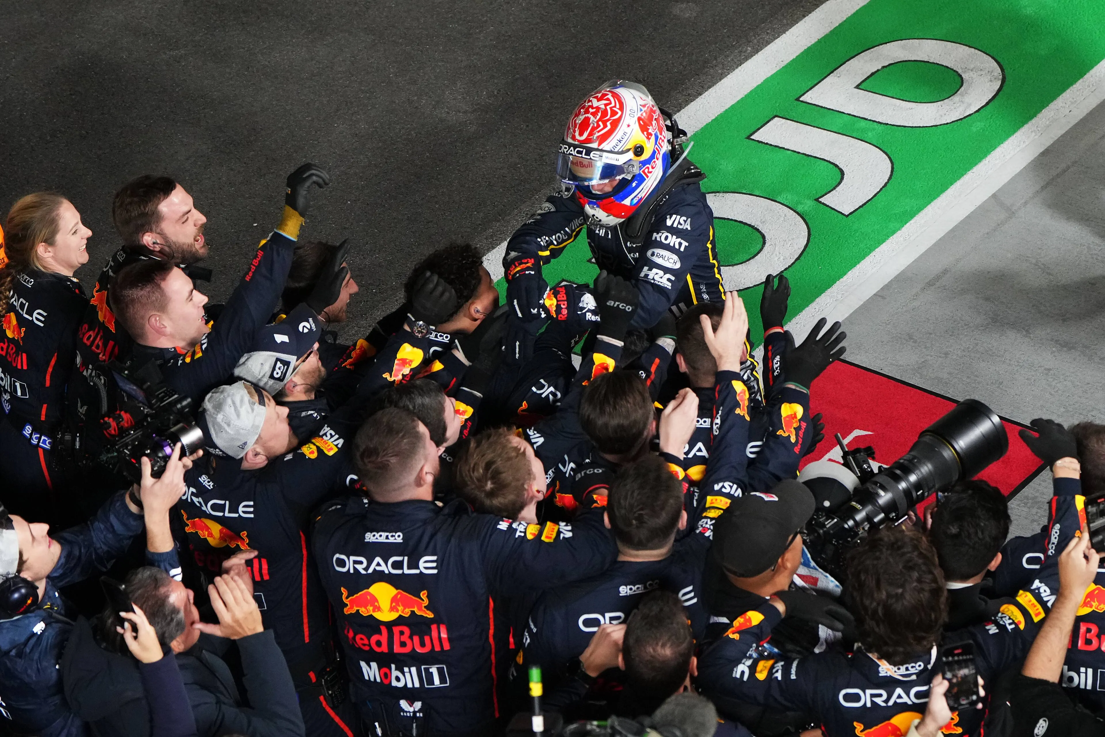 Mekies twijfelde geen moment aan Verstappen in situatie met Norris: 'Hij laat niets liggen'