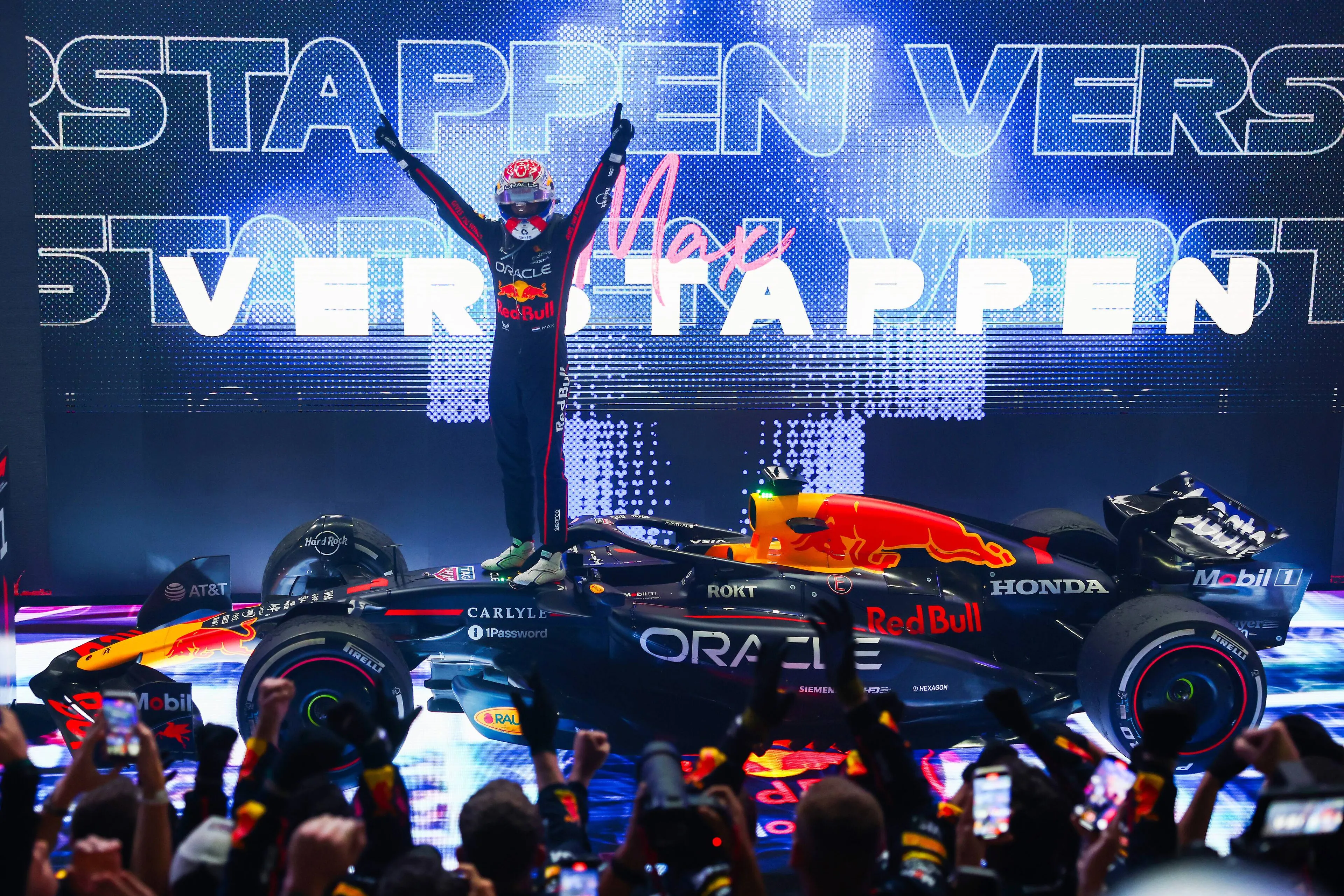 Palmer ziet iedereen oppassen voor Verstappen: 'Hij woont 'rent free' in de hoofden van de rest'