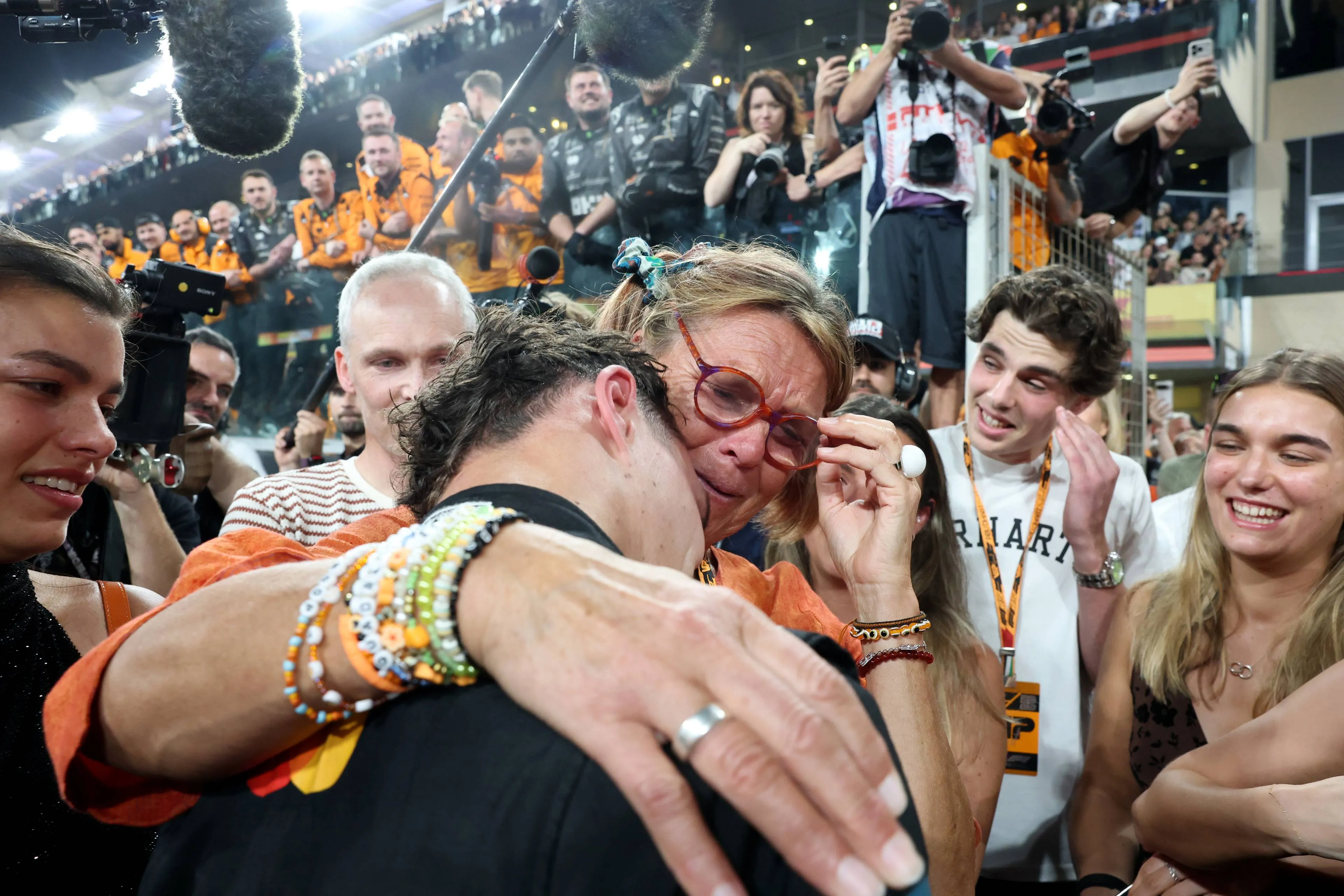 lando-norris-mclaren-gp-abu-dhabi-2025-zondag-cisca-moeder