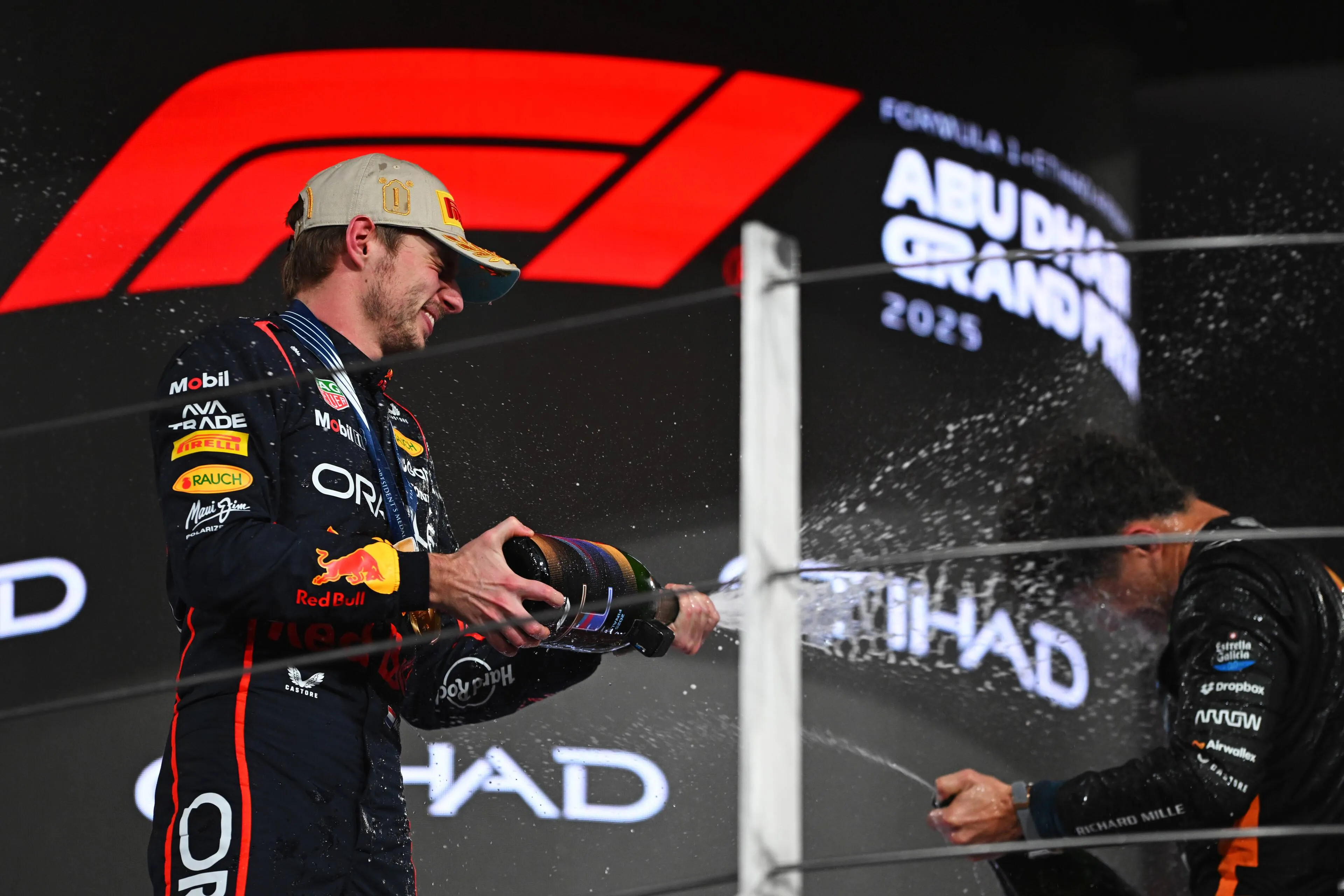 max-verstappen-red-bull-racing-gp-abu-dhabi-2025-zondag