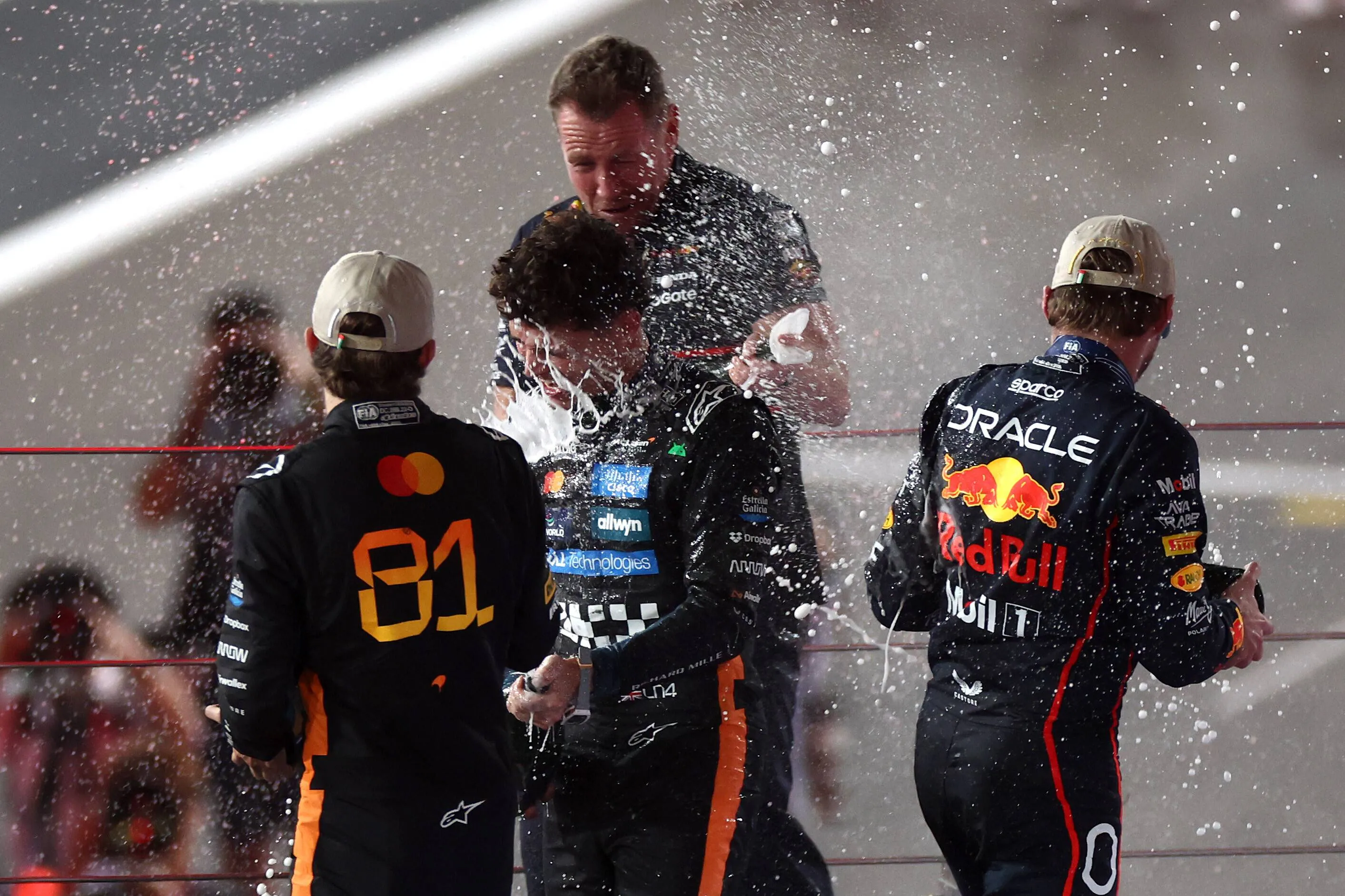 max-verstappen-red-bull-racing-gp-abu-dhabi-2025-zondag-mclaren-oscar-piastri-lando-norris