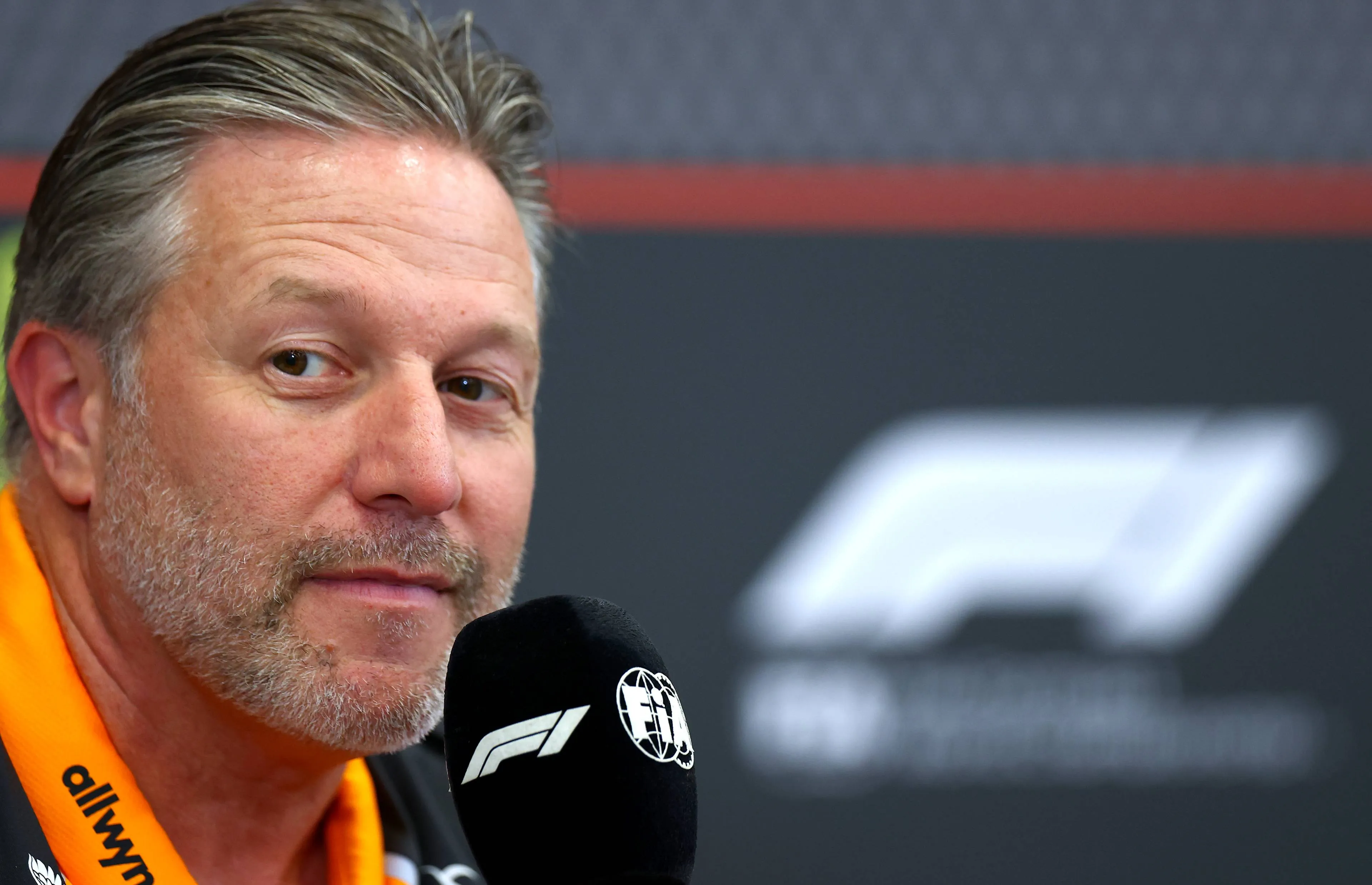 zak-brown-mclaren-abudhabi-vrijdag (3)