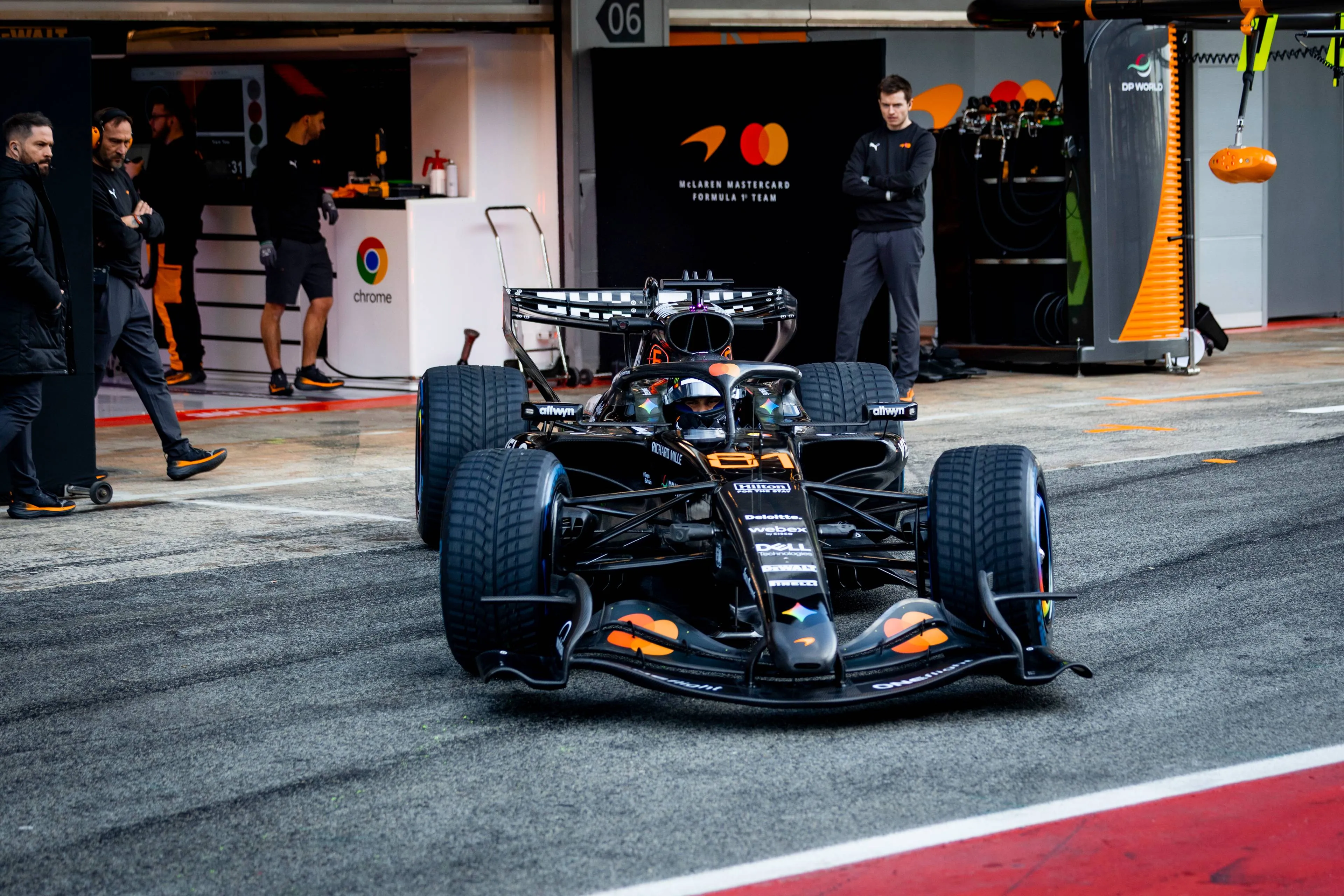oscar-piastri-mclaren-mcl40-wintertest-barcelona-14