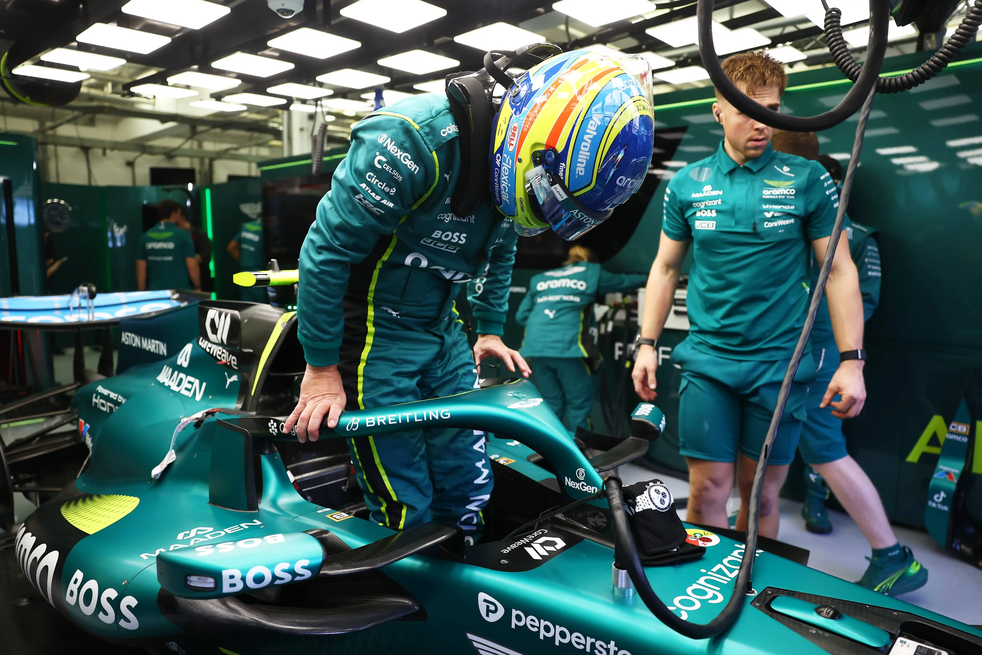 aston-martin-fernando-alonso-testdagen-bahrein-dag-2-14