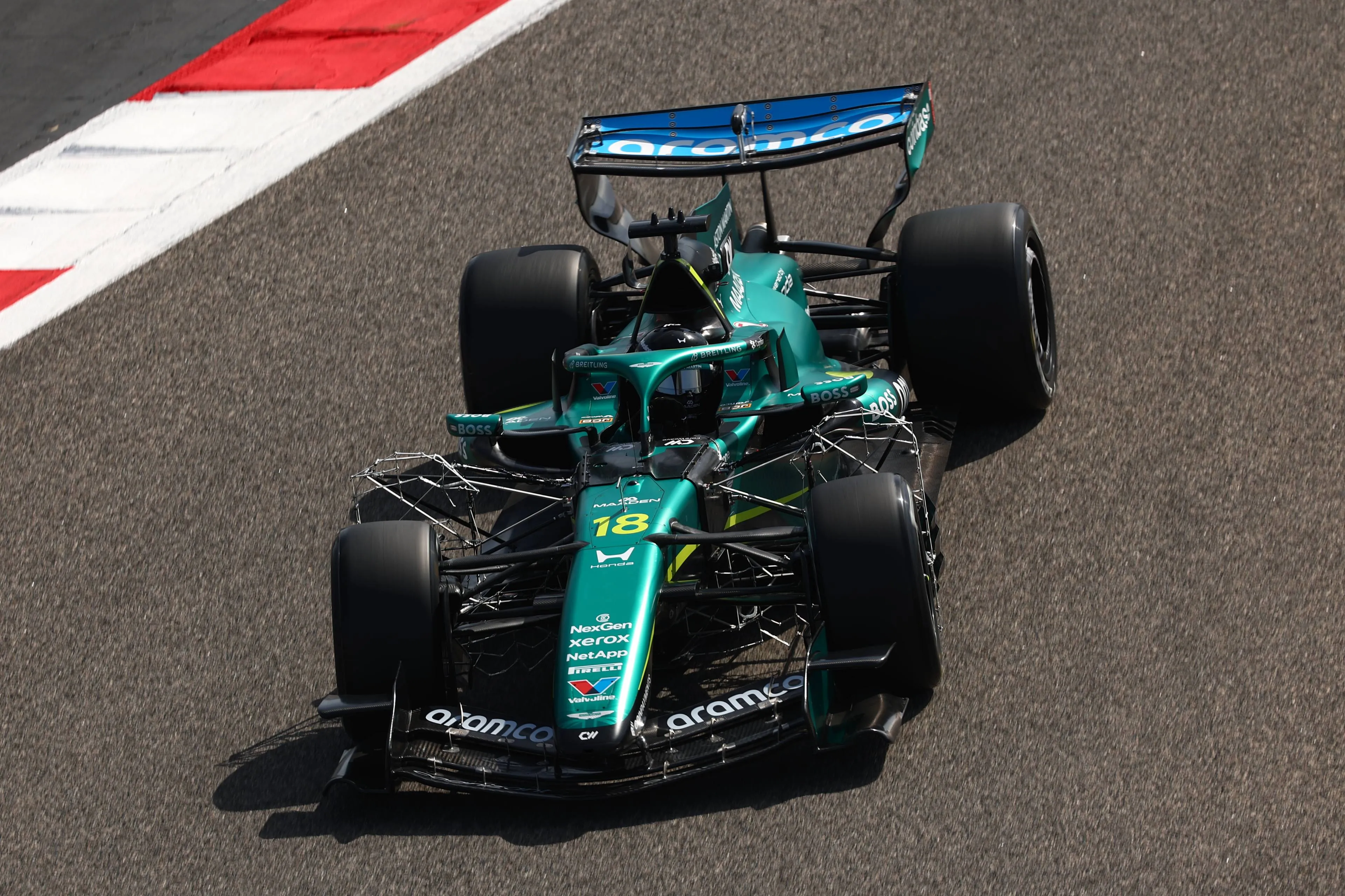lance-stroll-aston-martin-amr26-bahrein-test1-woensdag-3