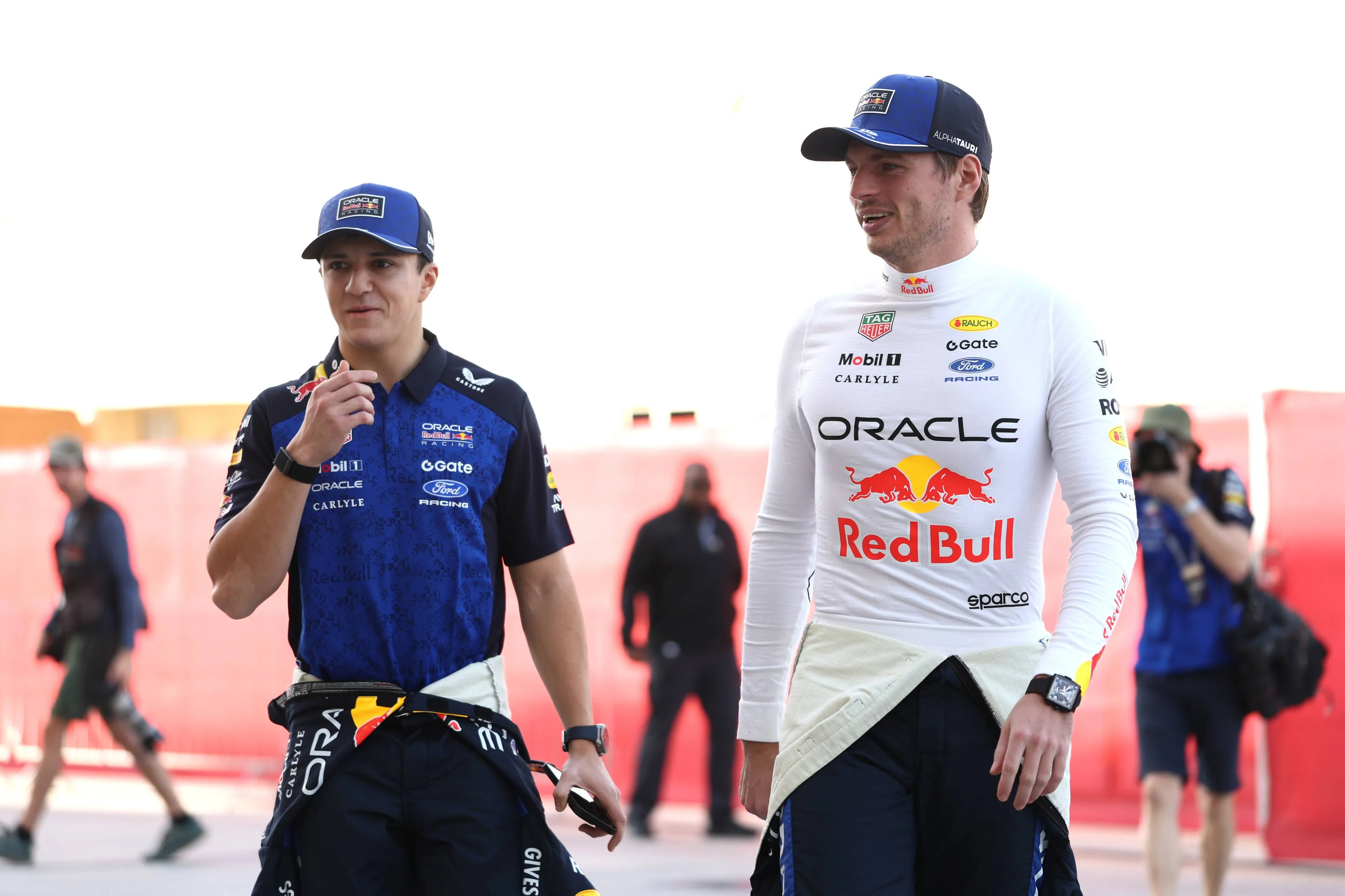 max-verstappen-isack-hadjar-red-bull-racing-wintertest-bahrein-2026-12