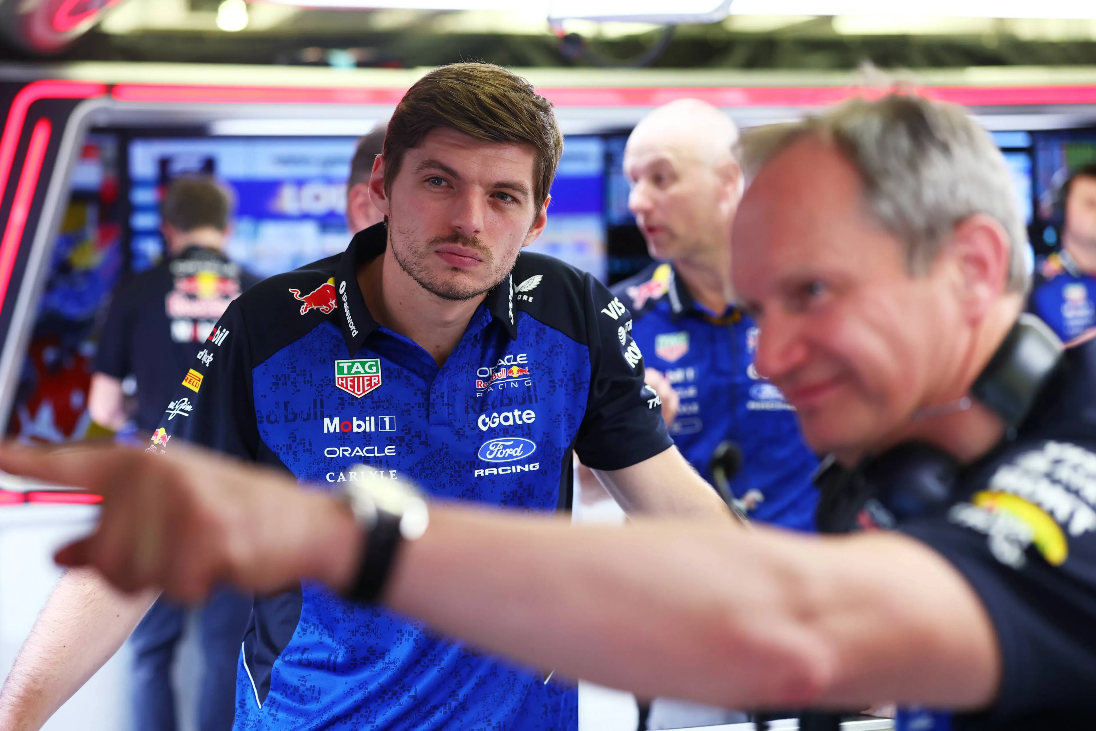 max-verstappen-red-bull-racing-bahrein-wintertest-paul-monaghan-pedals