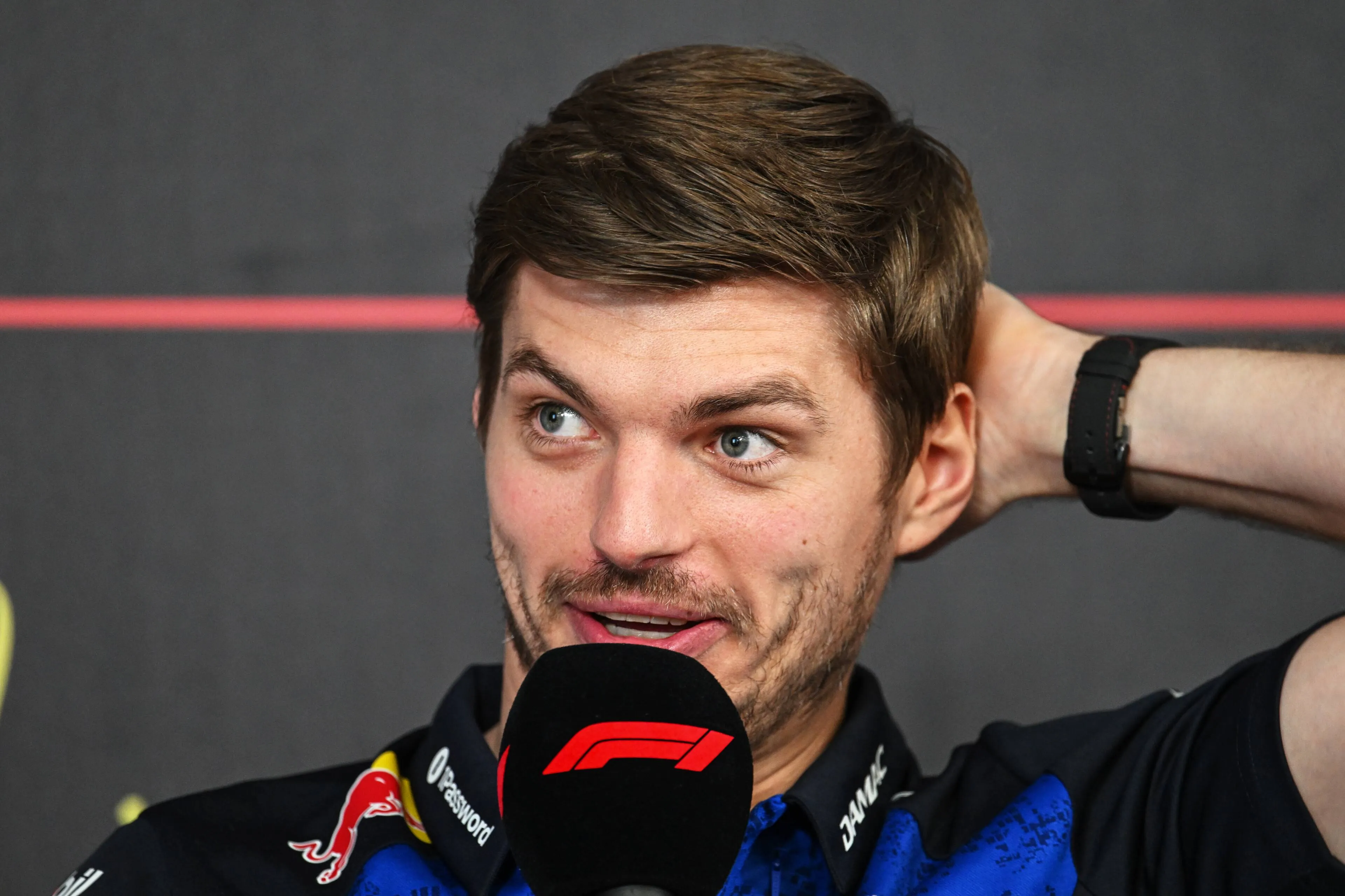 max-verstappen-red-bull-racing-bahrein-wintertest-persconferentie-13