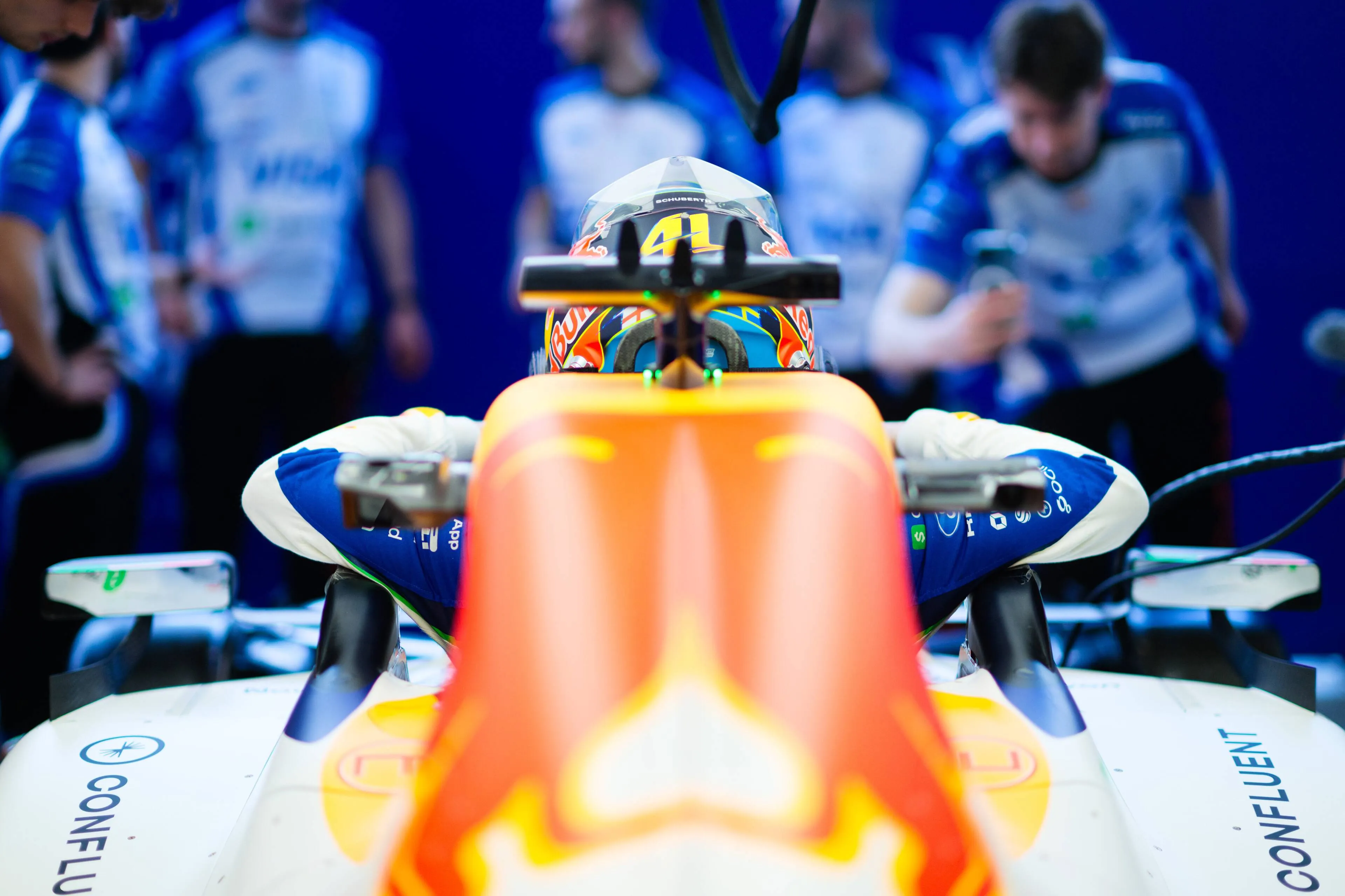 racing-bulls-vcarb-03-arvid-lindblad-bahrein-wintertest-13