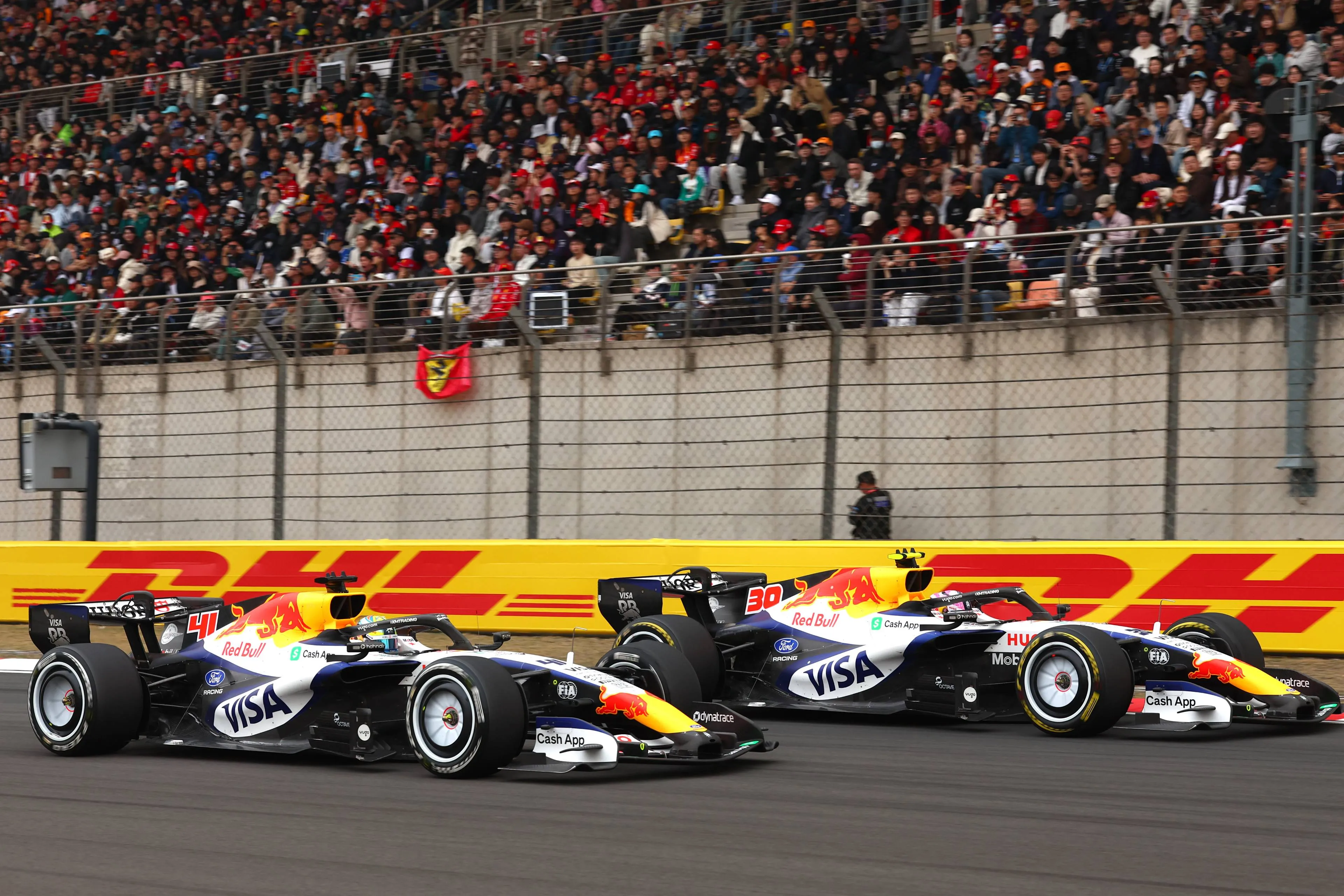 arvid-lindblad-liam-lawson-racing-bulls-2026-zondag-race-china-pirelli