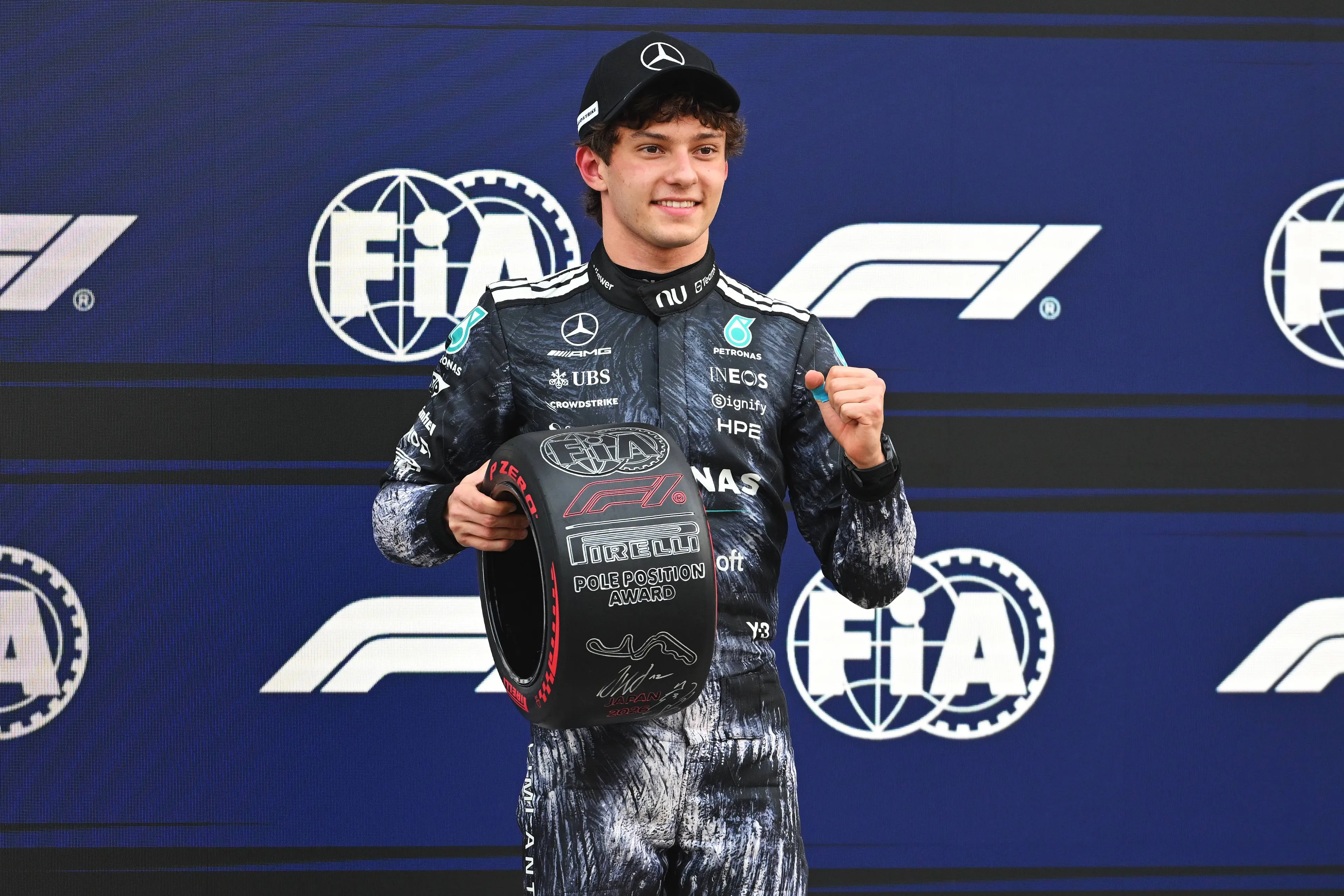 kimi-antonelli-mercedes-poleposition-40-saturday-suzuka-2026