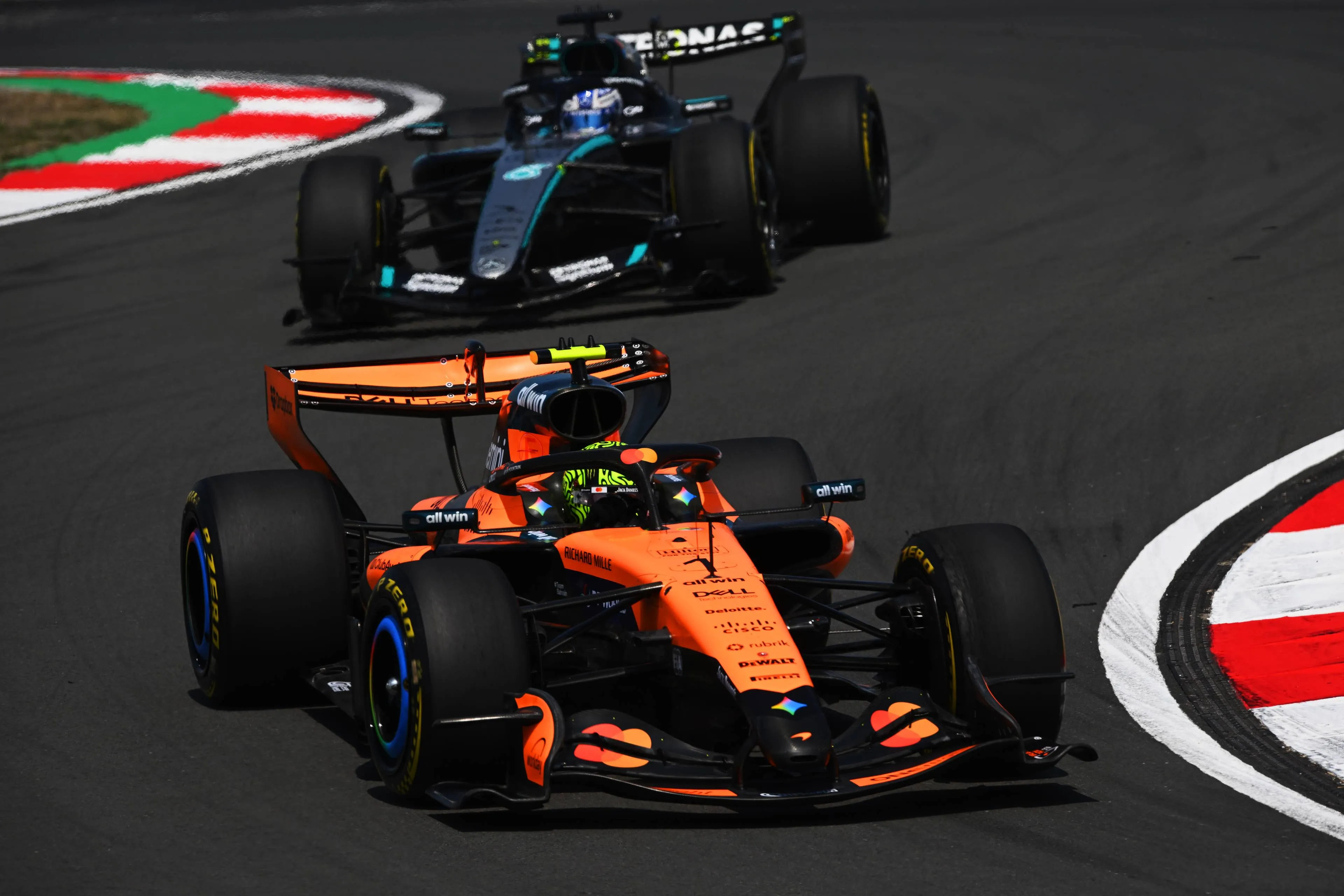 lando-norris-mclaren-gp-china-2026-vrijdag-mercedes