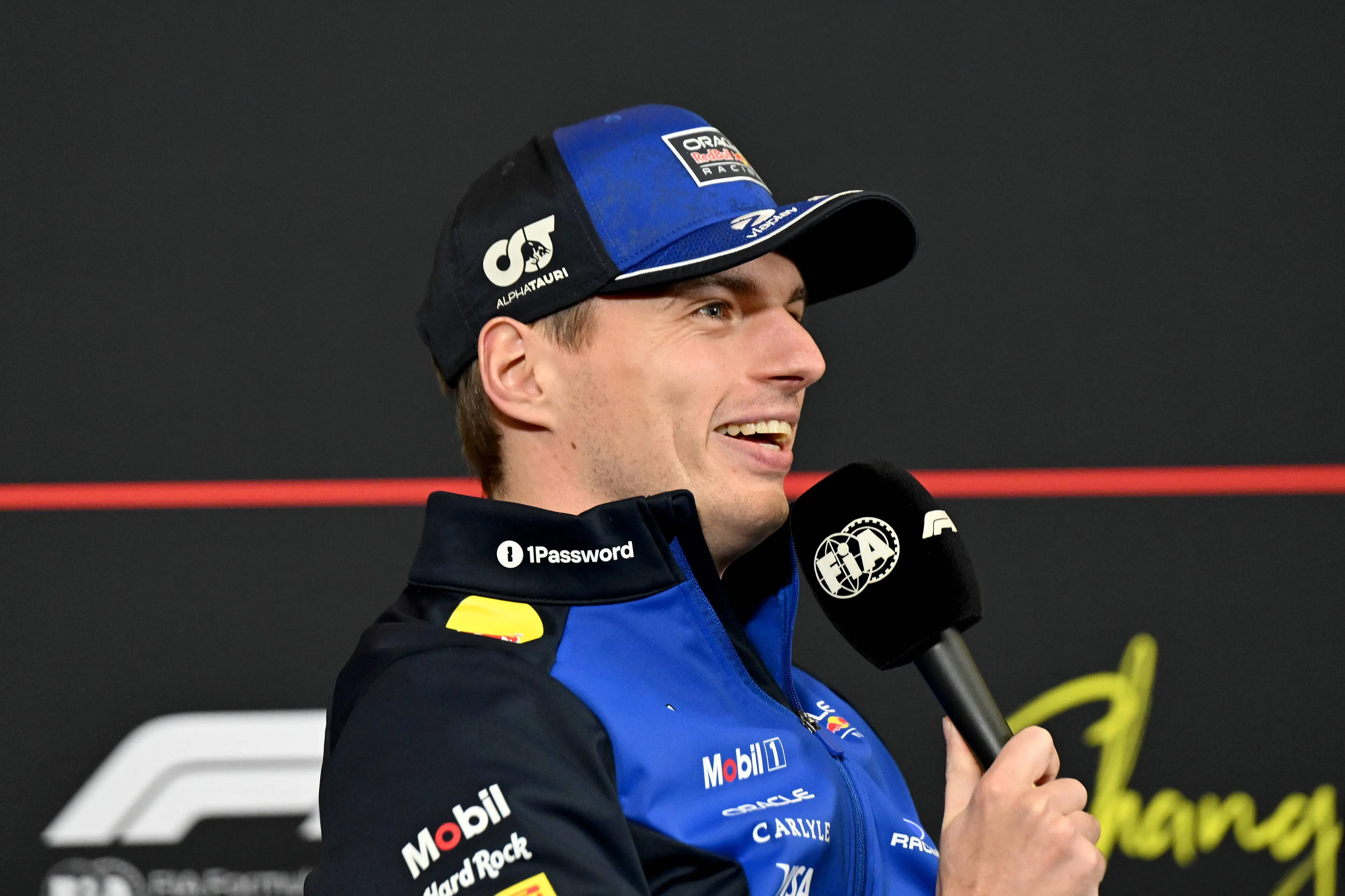 max-verstappen-china-2026-donderdag-red-bull-racing-23-lach