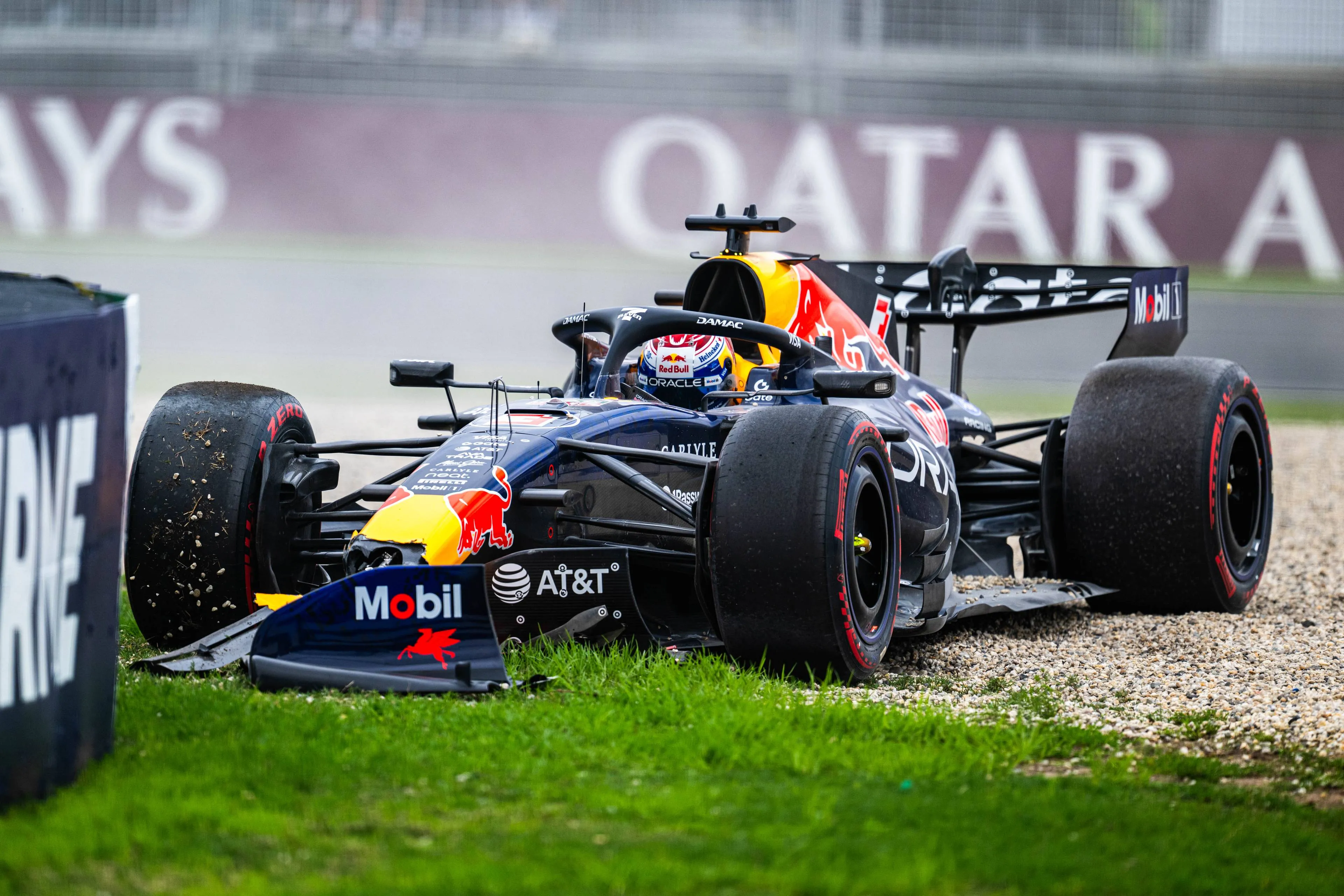 max-verstappen-red-bull-racing-rb22-australië-crash-21