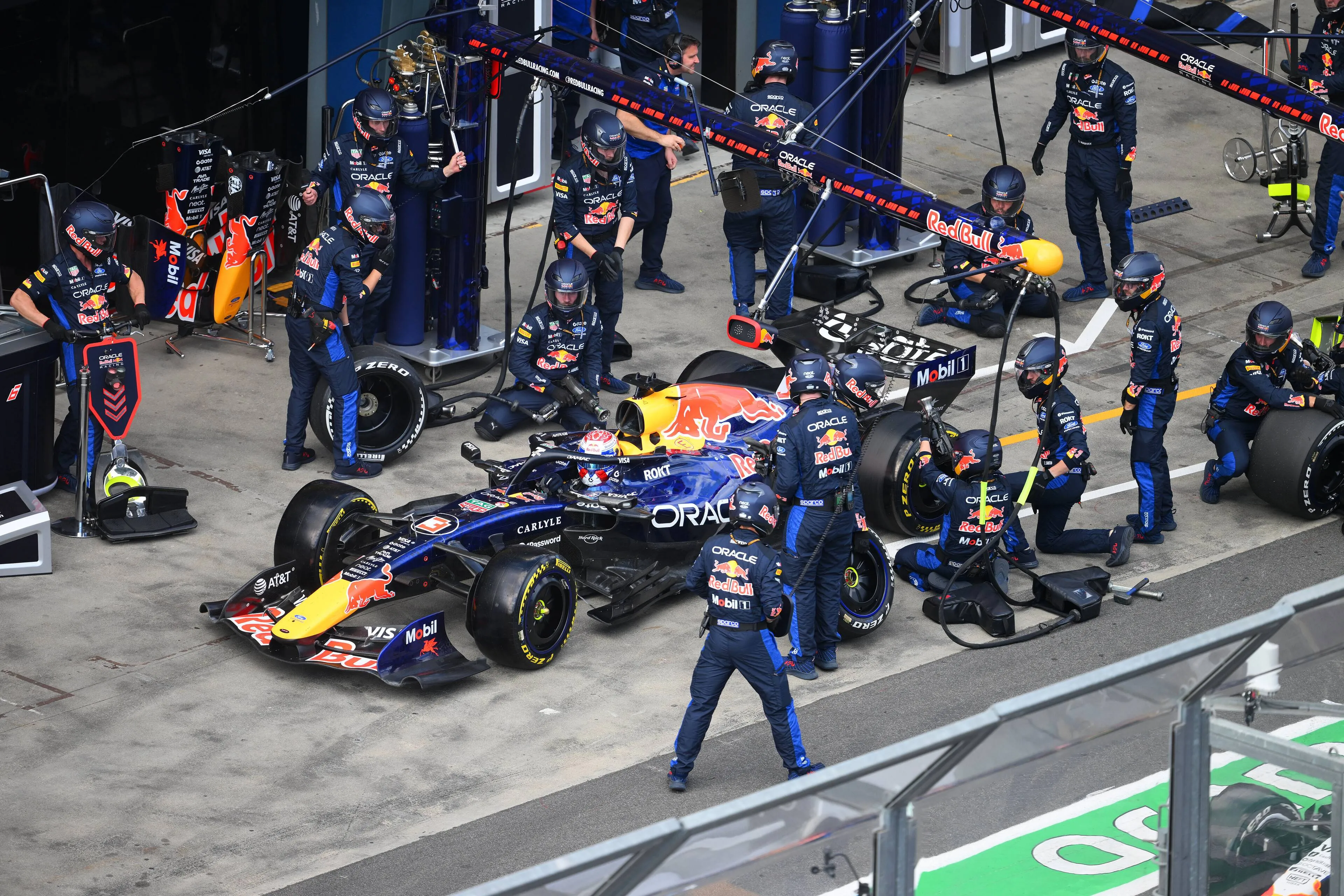 max-verstappen-red-bull-racing-rb22-australië-grand-prix-17-pitstop-13