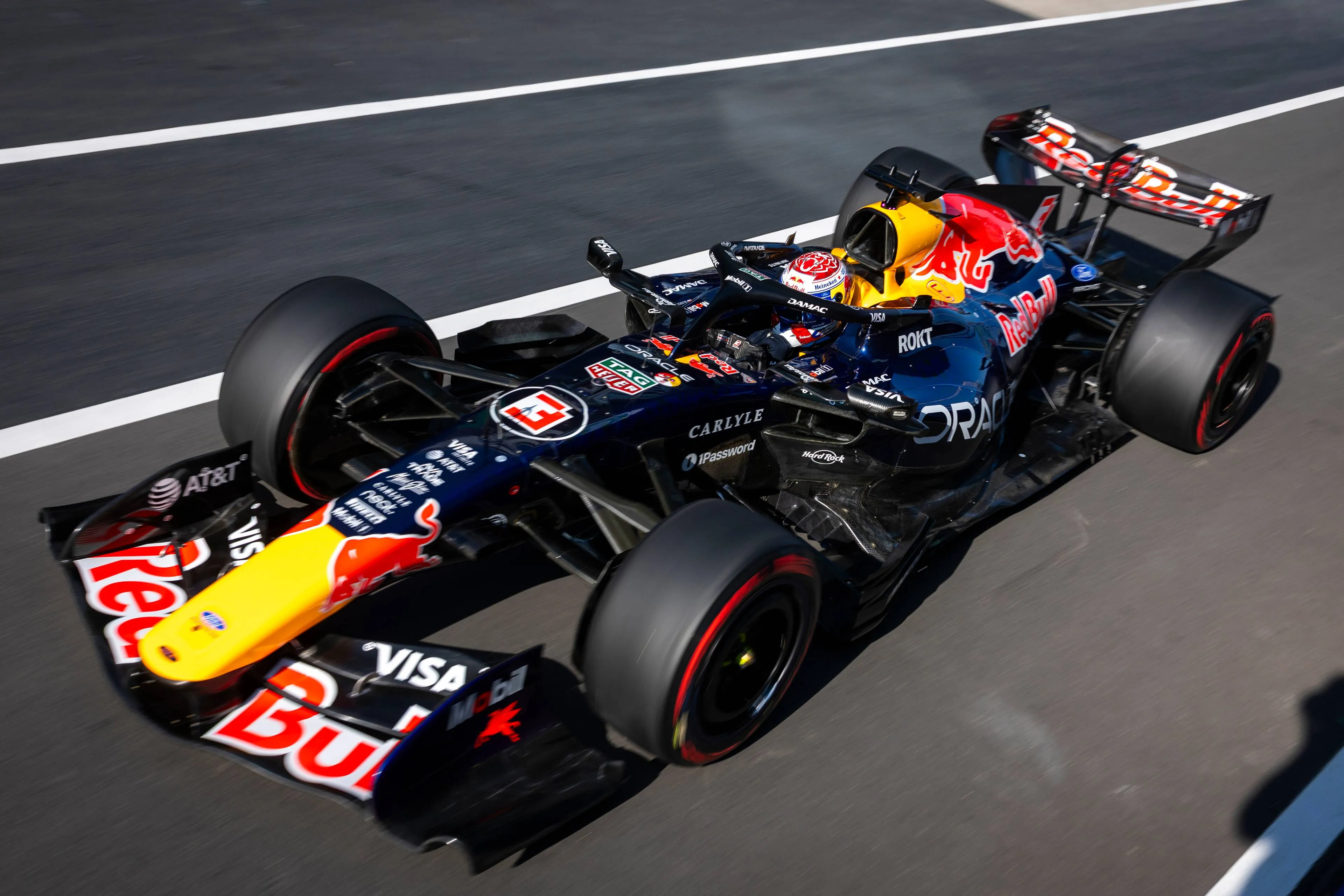 max-verstappen-red-bull-racing-rb22-china-12-11212