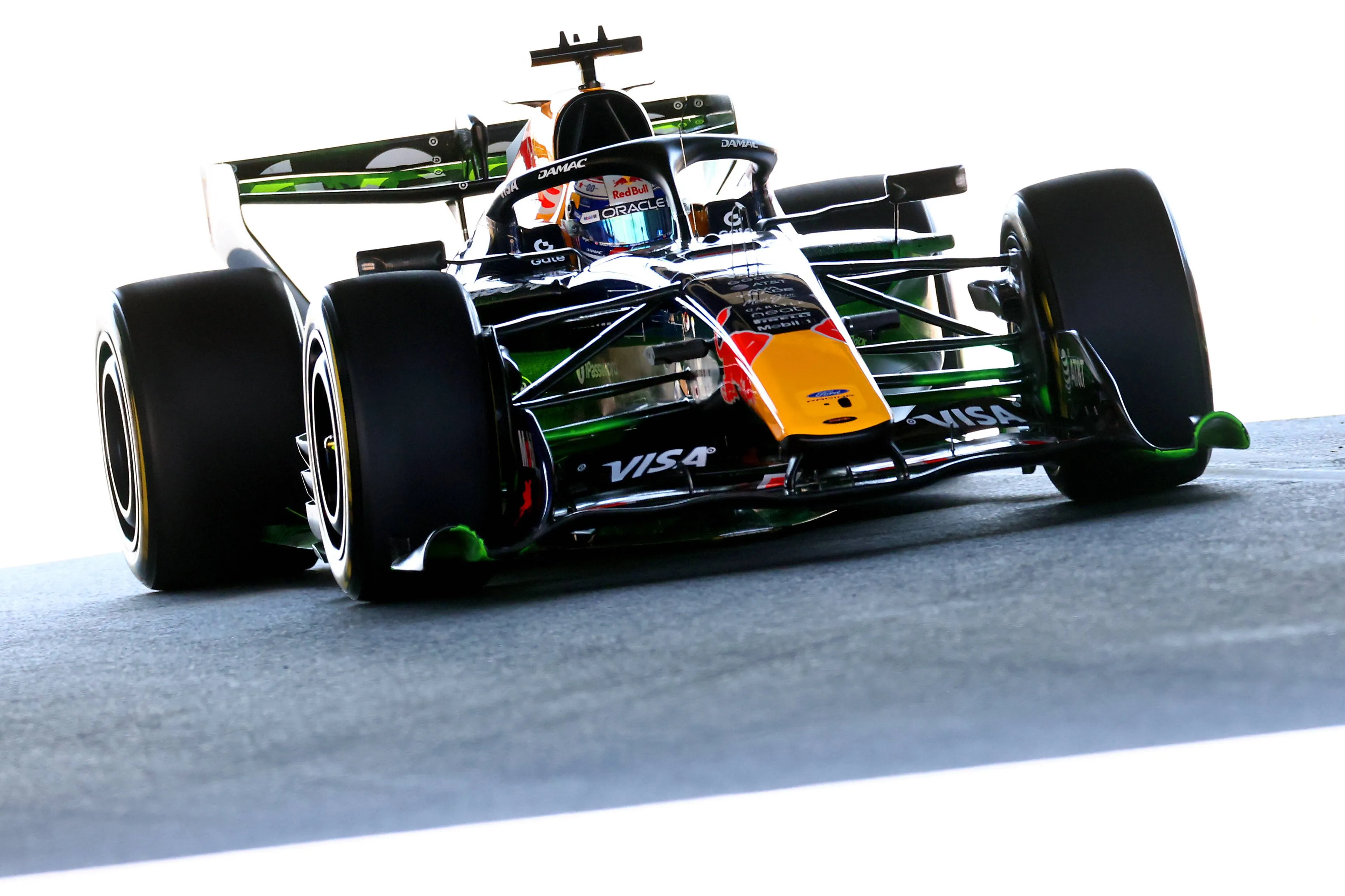 rb22-max-verstappen-neus-red-bull-racing-gat-vt2-japan-1