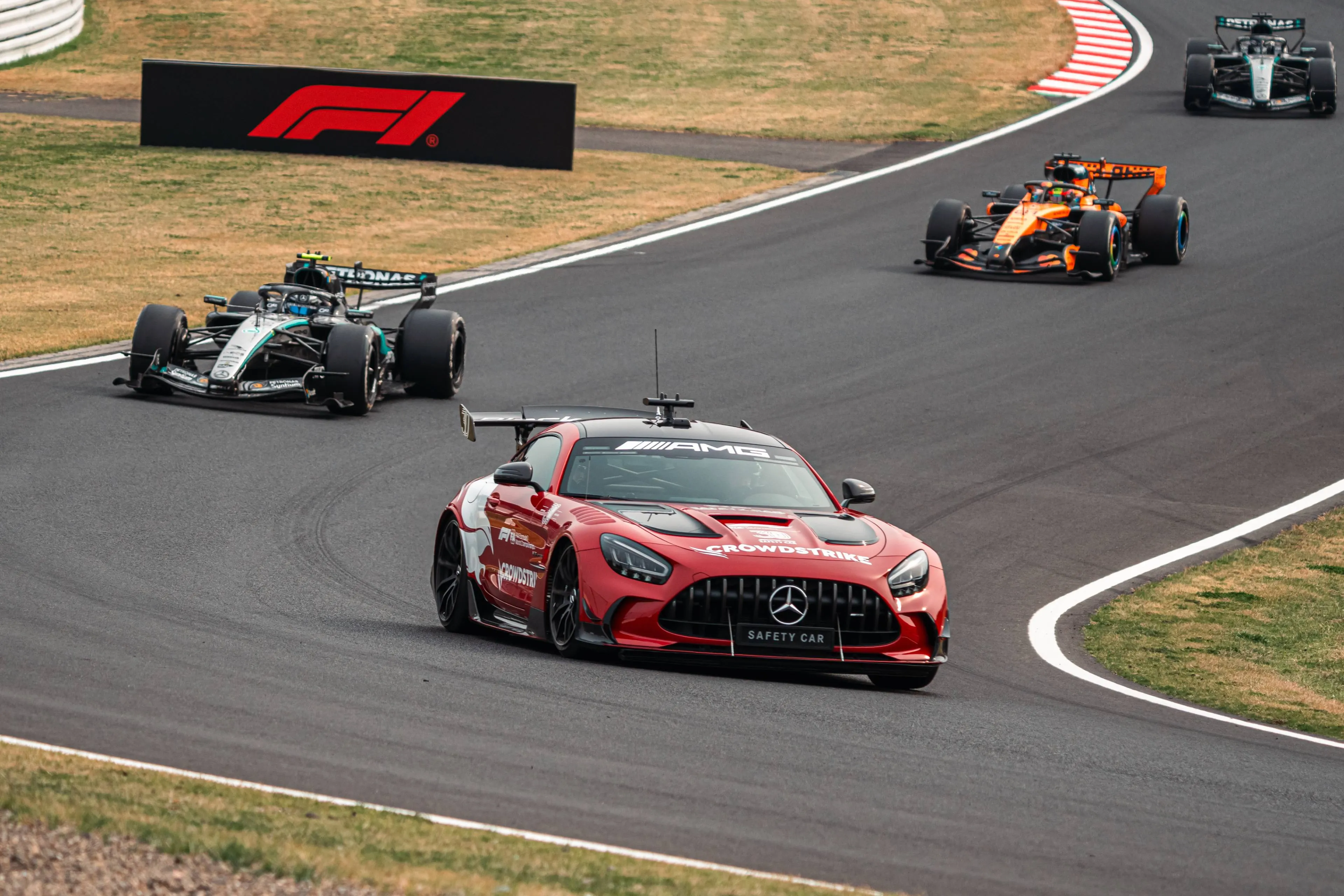 safetycar-safety-car-kimi-antonelli-oscar-piastri-george-russell-japan-suzuka