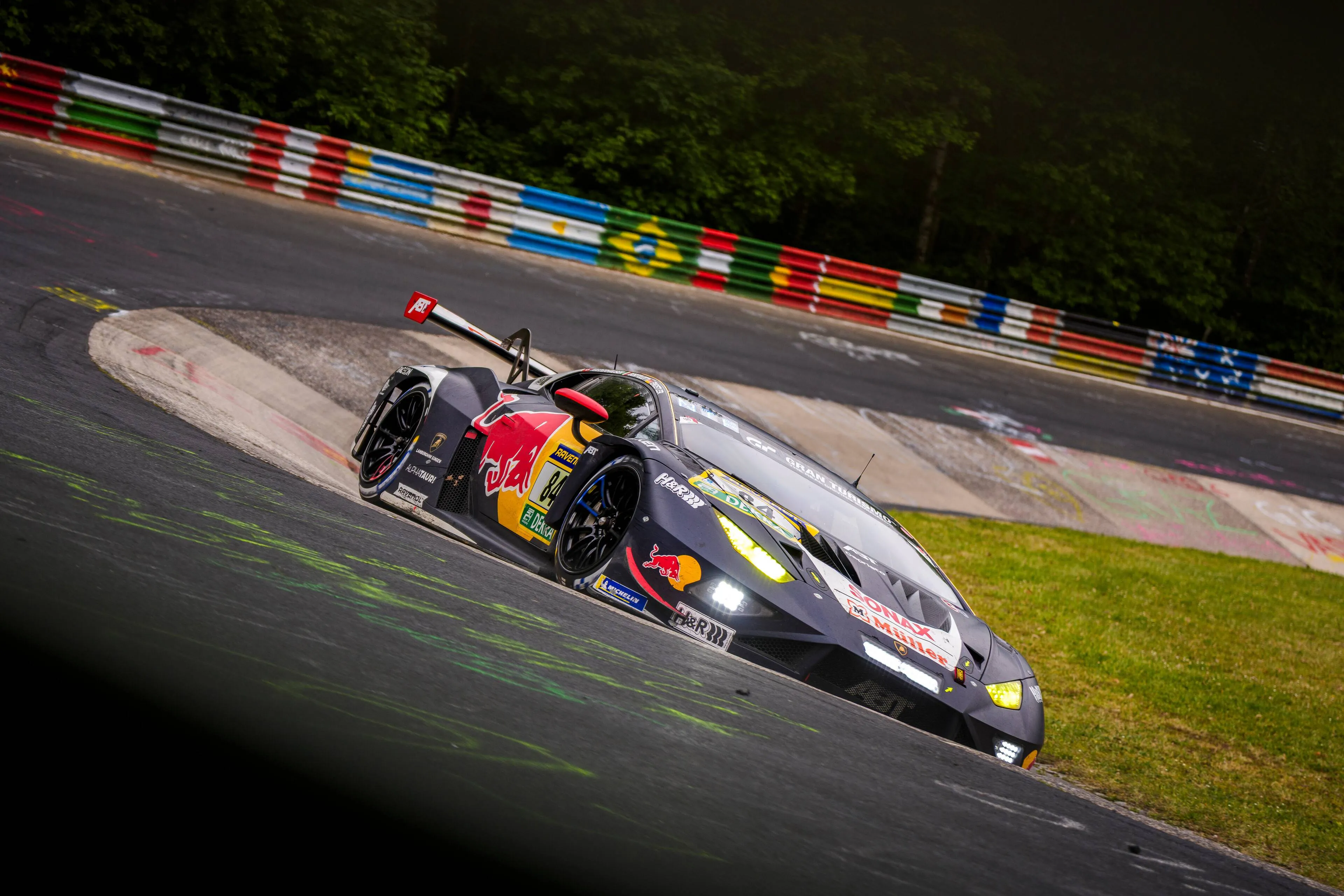 #84-lamborghini-mirko-bortolotti-luca-engstler-24-uur-nurburgring-nordschleife-15