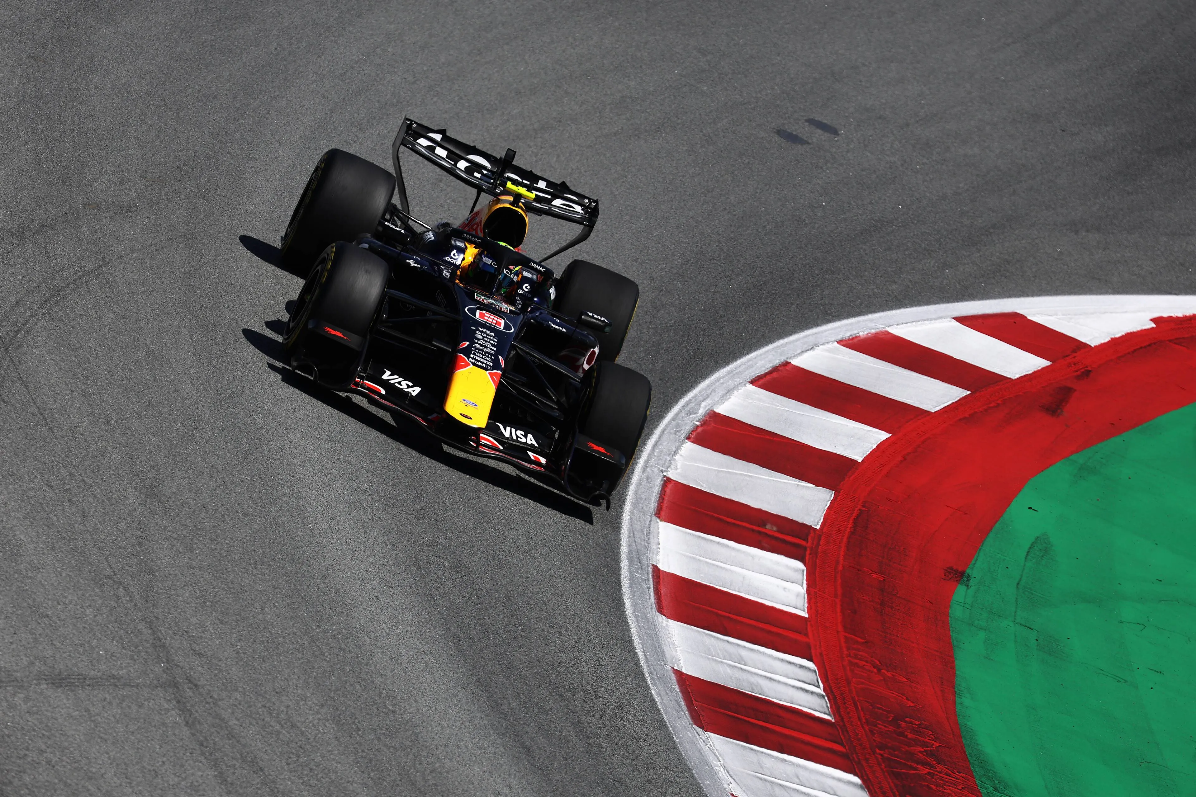 isack-hadjar-red-bull-racing-gp-barcelona-catalonië-2026-zondag-4