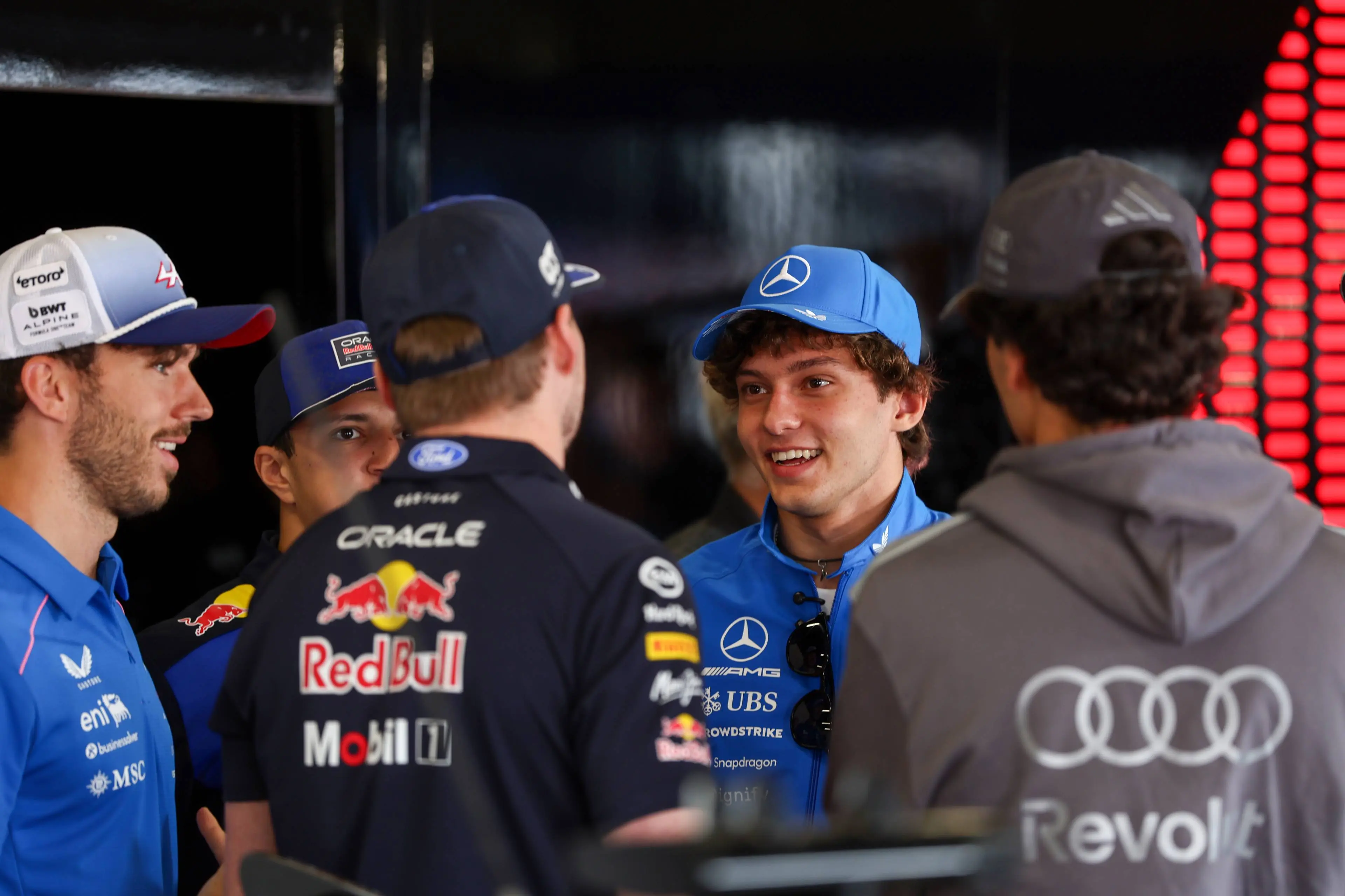 andrea-kimi-antonelli-mercedes-gp-groot-brittannie-2026-zondag-max-verstappen-pierre-gasly-isack-hadjar-gabriel-bortoleto