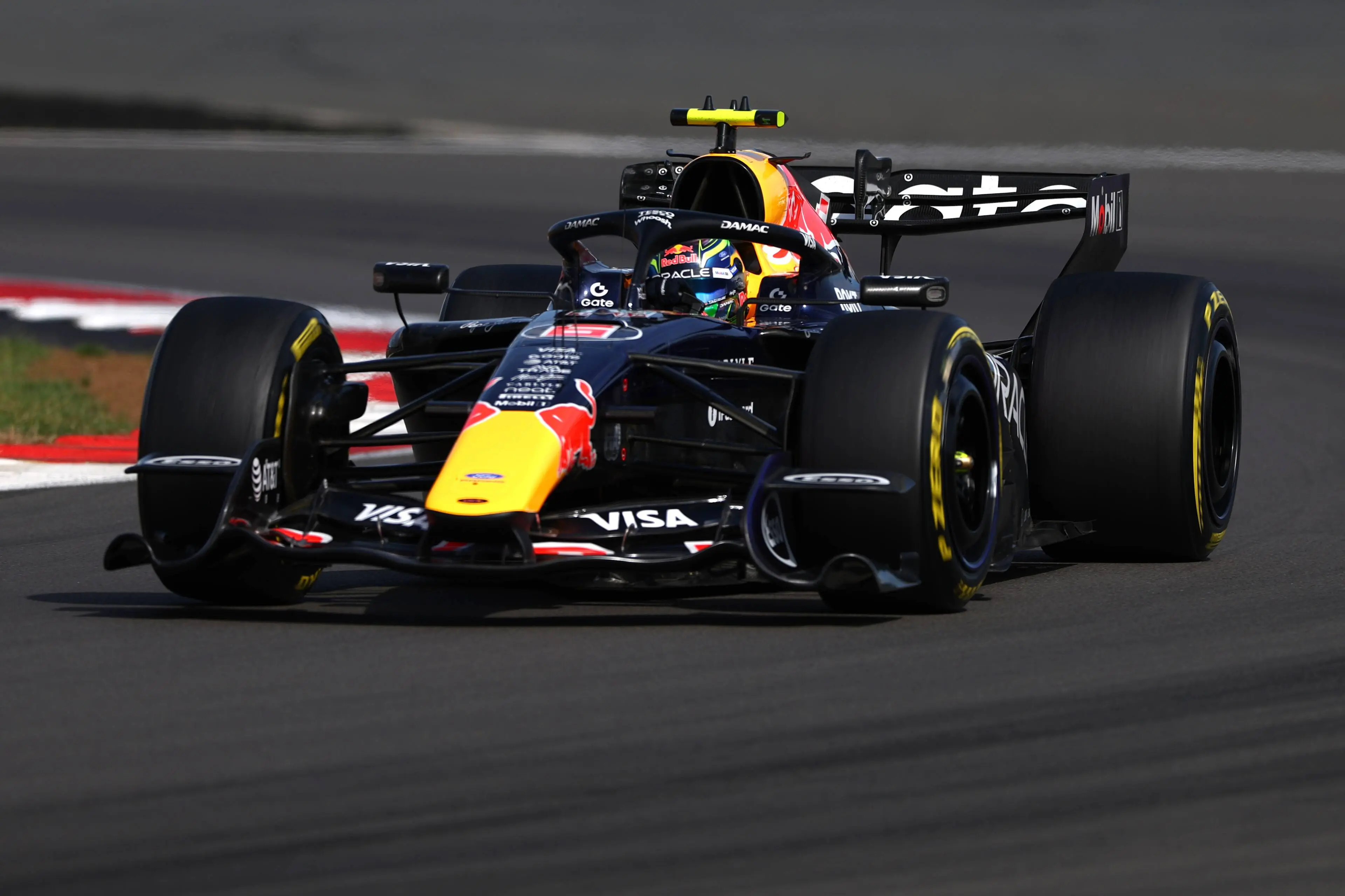 isack-hadjar-red-bull-racing-gp-groot-brittannie-2026-zondag-3