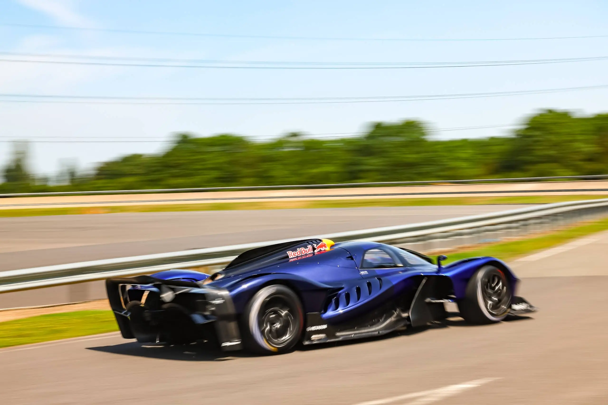 rb17-hypercar-red-bull-2026-12