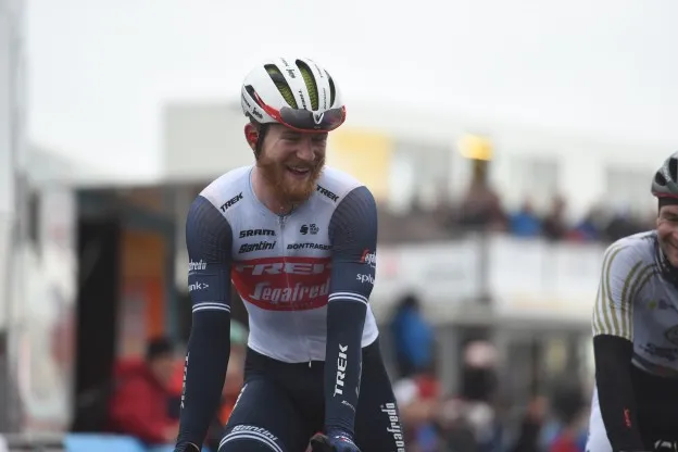 Simmons geniet van debuutjaar: 'Gaaf om naast mijn helden te rijden'