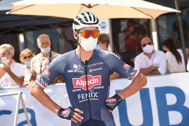 Van der Poel is back: Nederlander troeft sterke Van der Hoorn af in Antwerp Port Epic