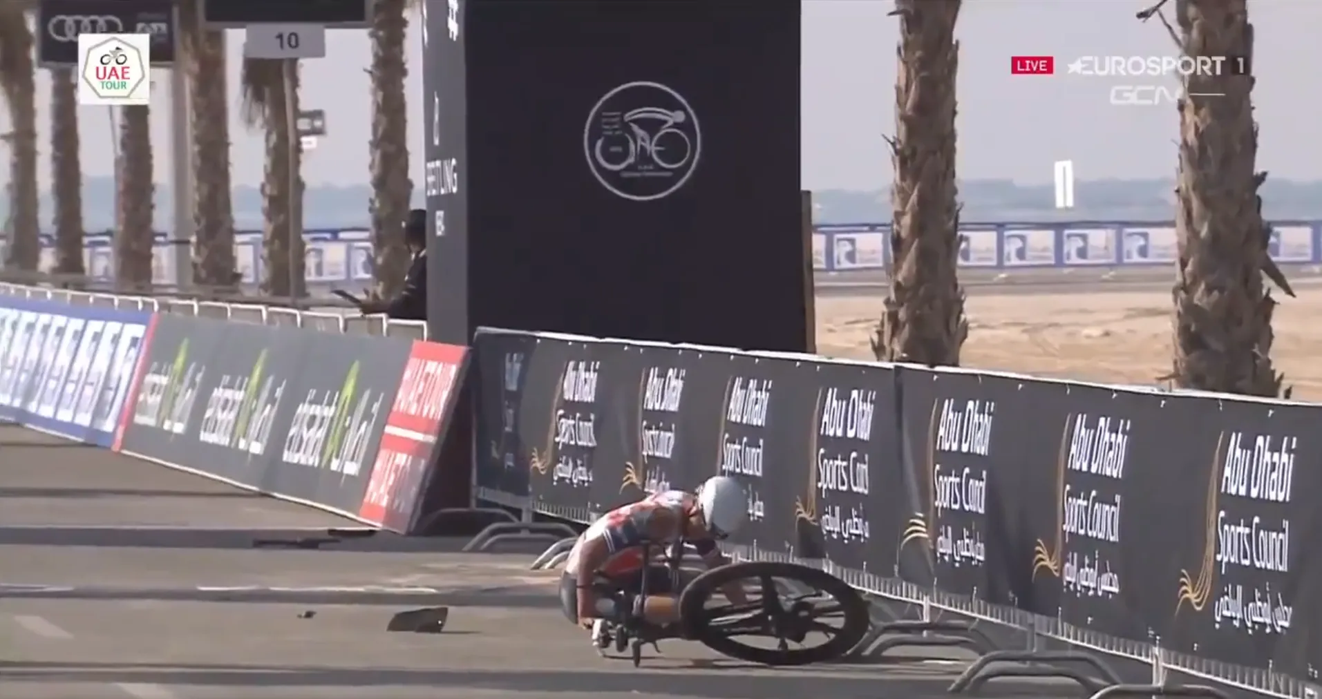 [Update] Tiberi dinsdag niet meer van start na bizarre val in UAE Tour