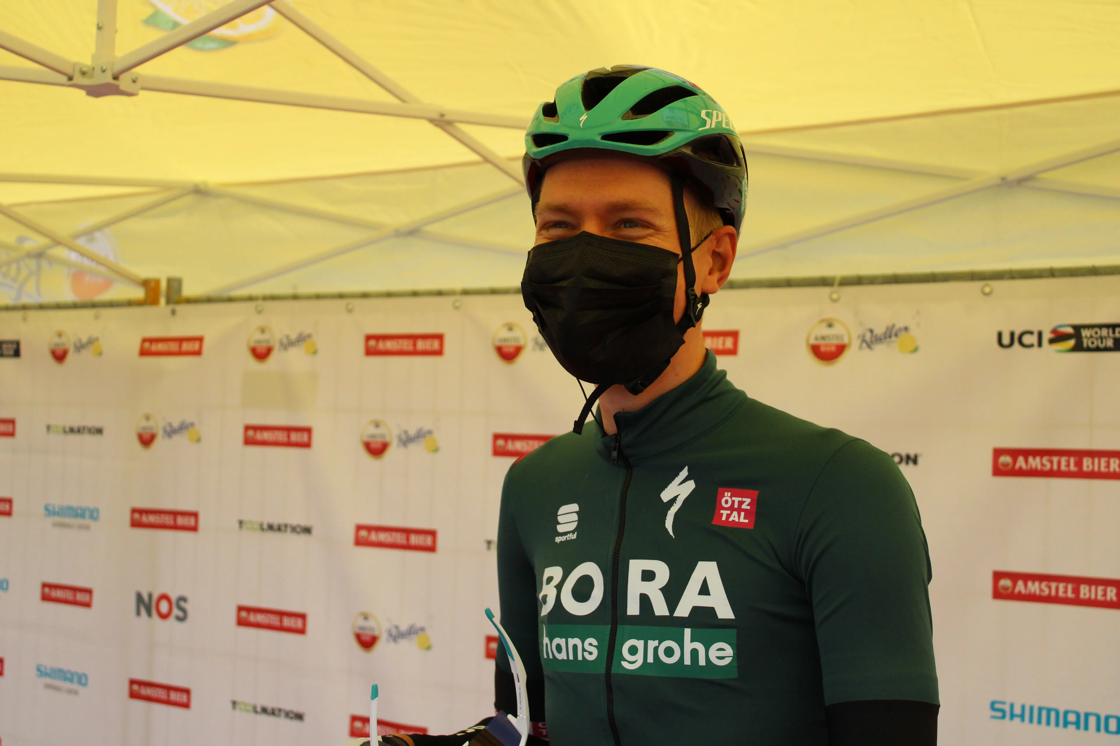 Kelderman verklaart valpartij en opgave in Valencia: 'Band van Ryan Gibbons ontplofte'