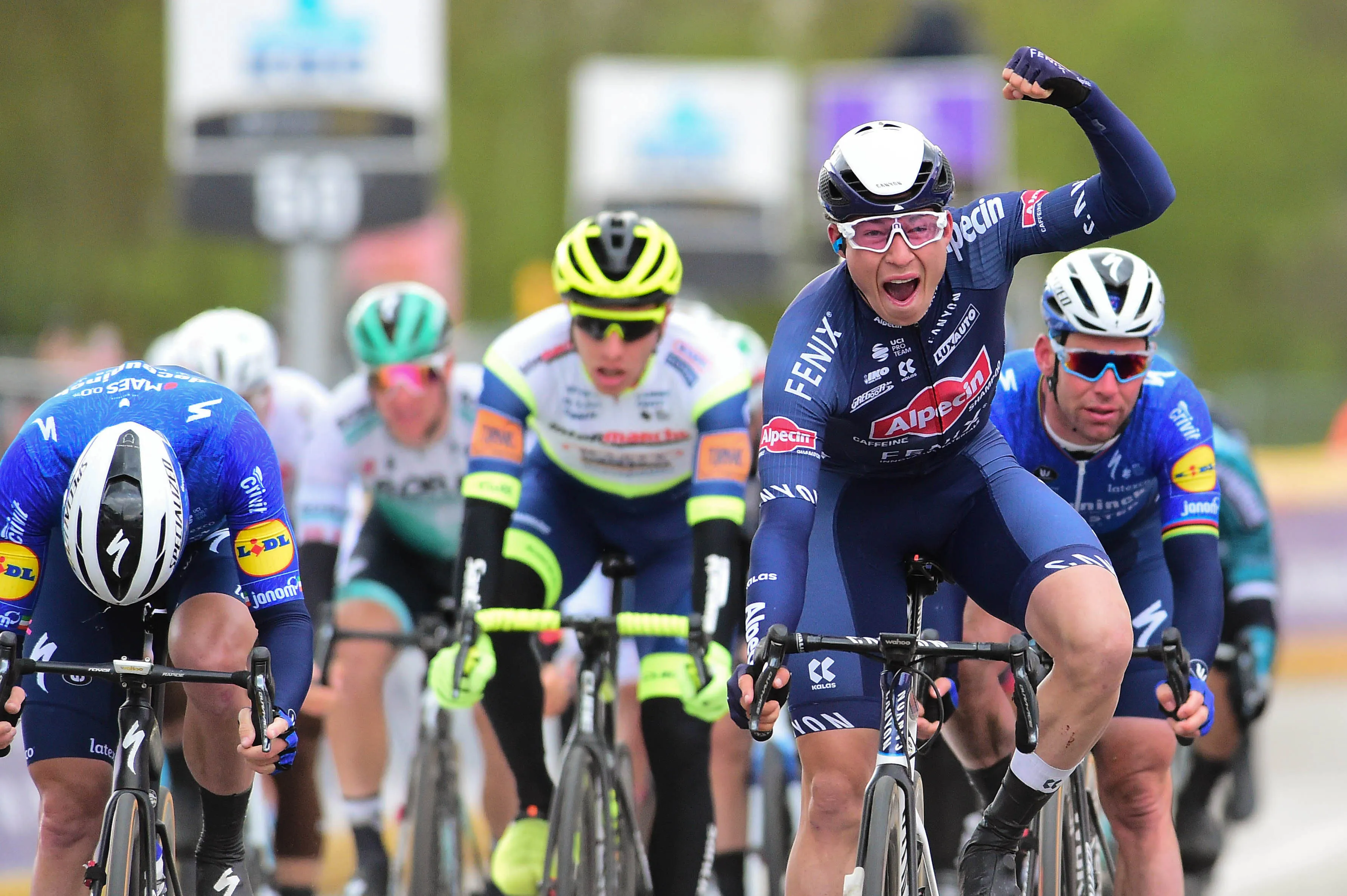 Sterke Philipsen overduidelijk de beste in massasprint Baloise Belgium Tour