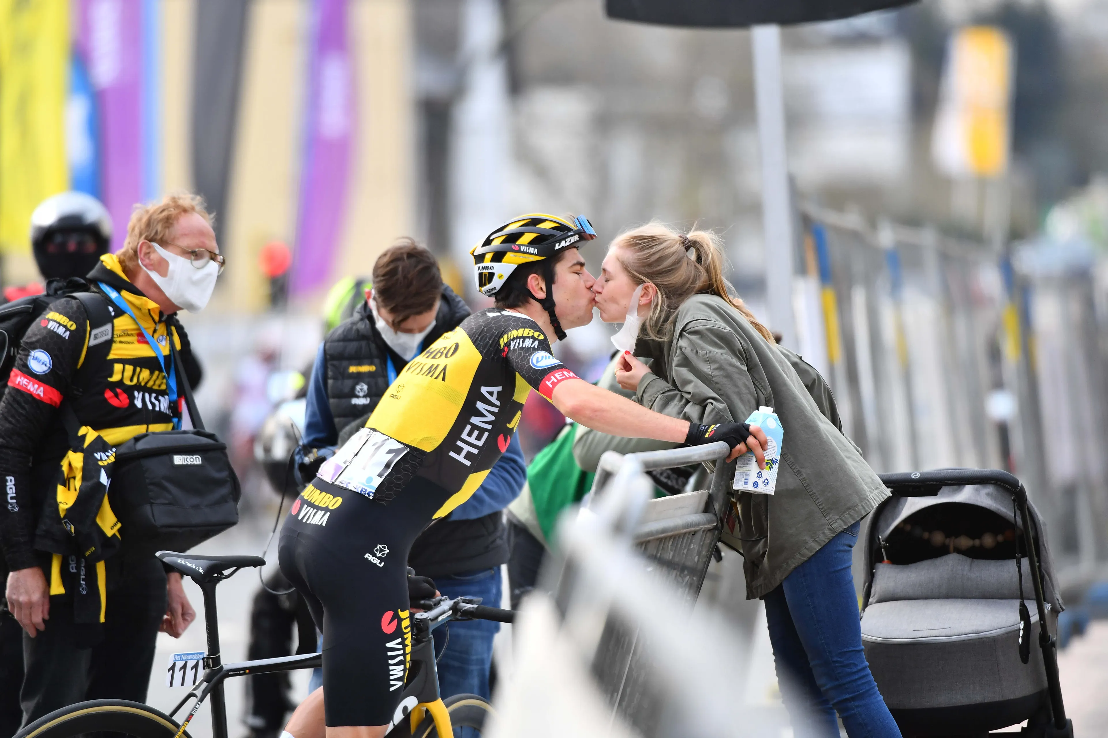 Ondertussen in het peloton | Van Aert en partner Sarah verwachten tweede kindje