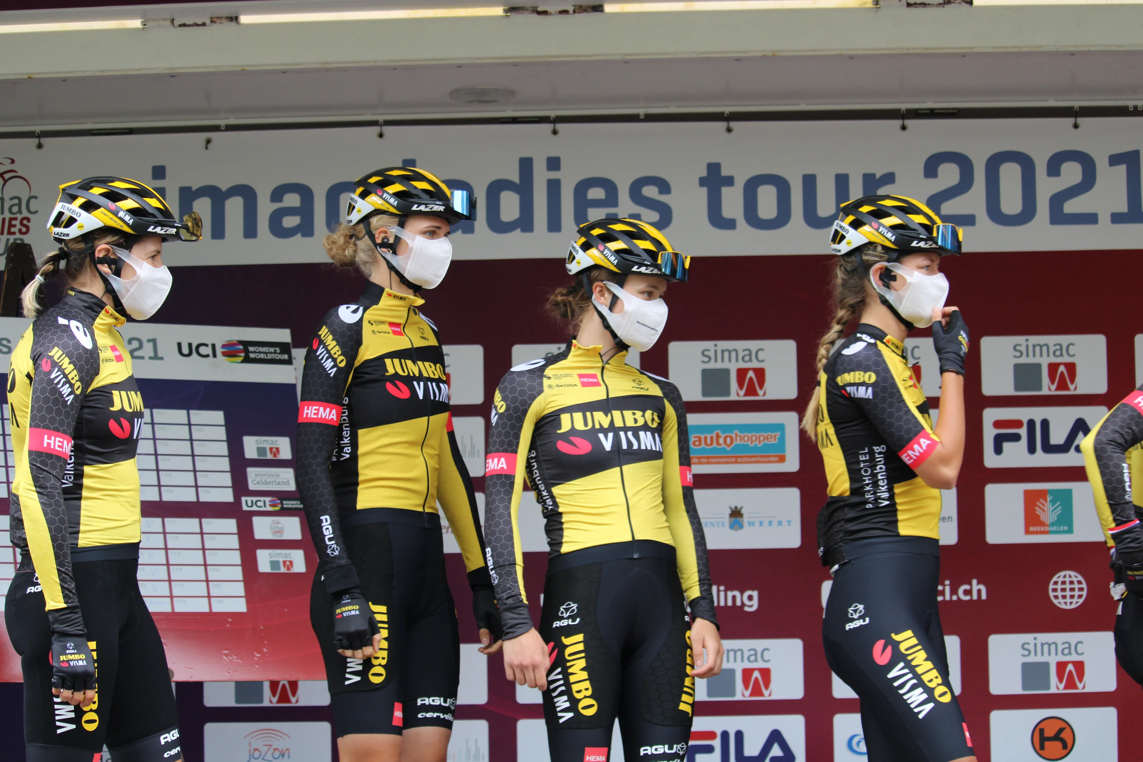 Vrouwenploeg Jumbo-Visma trekt drie talentvolle Nederlandse dames aan, waaronder evenknie Jay Vine