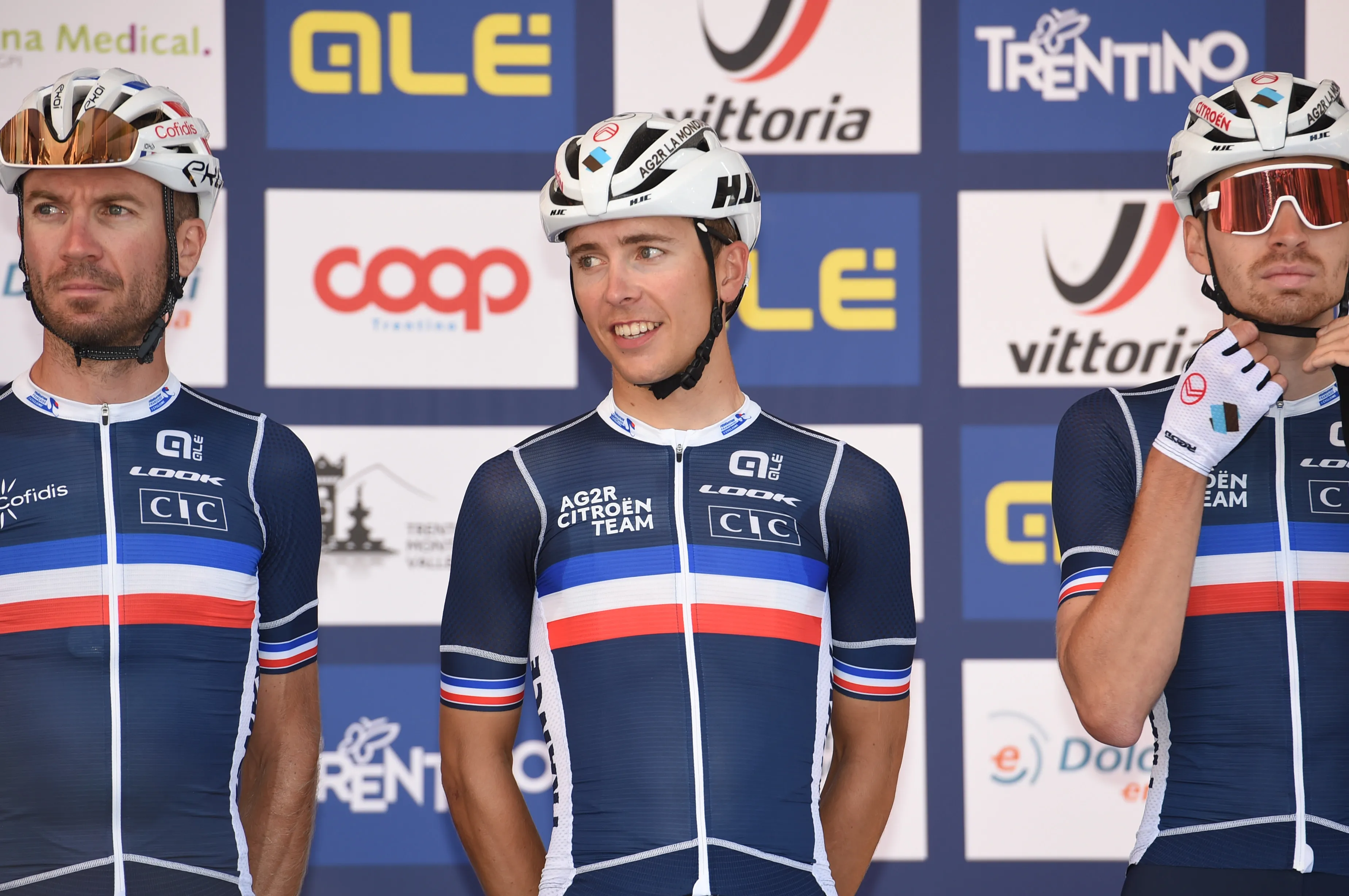 Van der Poel en Van Aert komen Quebec-winnaar Cosnefroy niet tegen op WK: 'Is zo afgesproken'