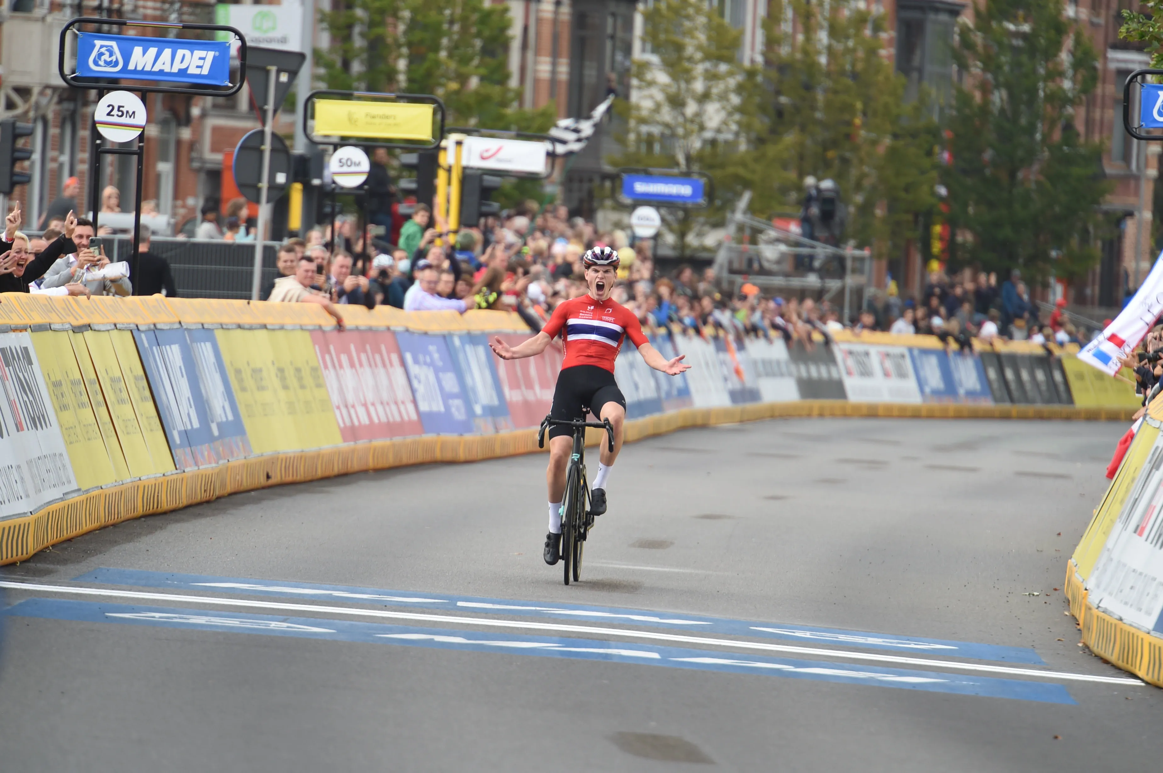 Hagenes soleert naar wereldtitel bij de junioren, topfavoriet Uijtdebroeks beleeft baaldag