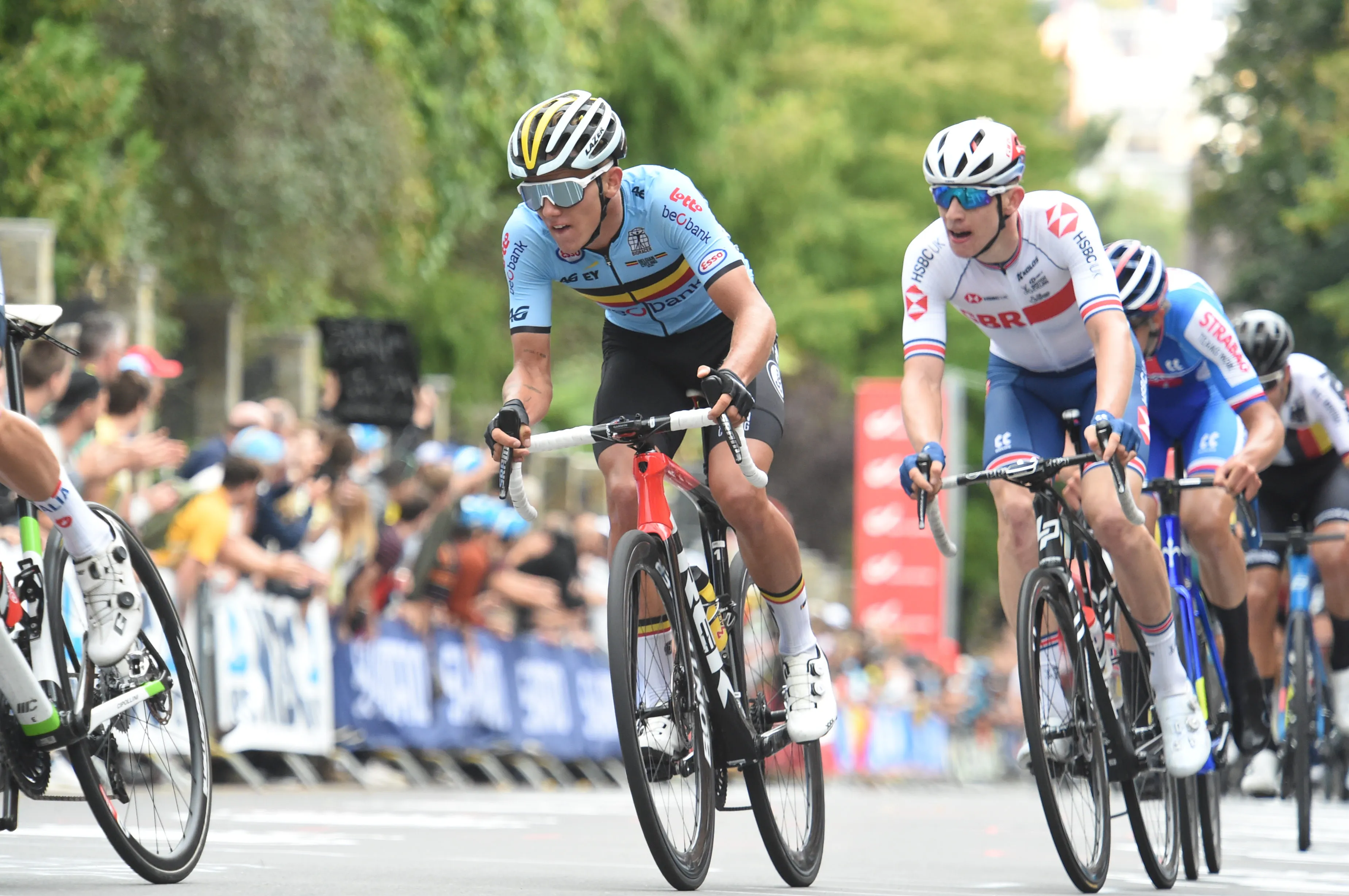 Thibau Nys na succes op de weg: 'Wordt misschien wel mijn laatste volledige veldritseizoen'