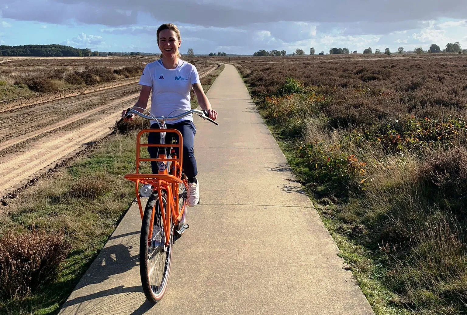 Column: Wie de koers écht een warm hart toedraagt, kijkt in 2022 alle races van Van Vleuten