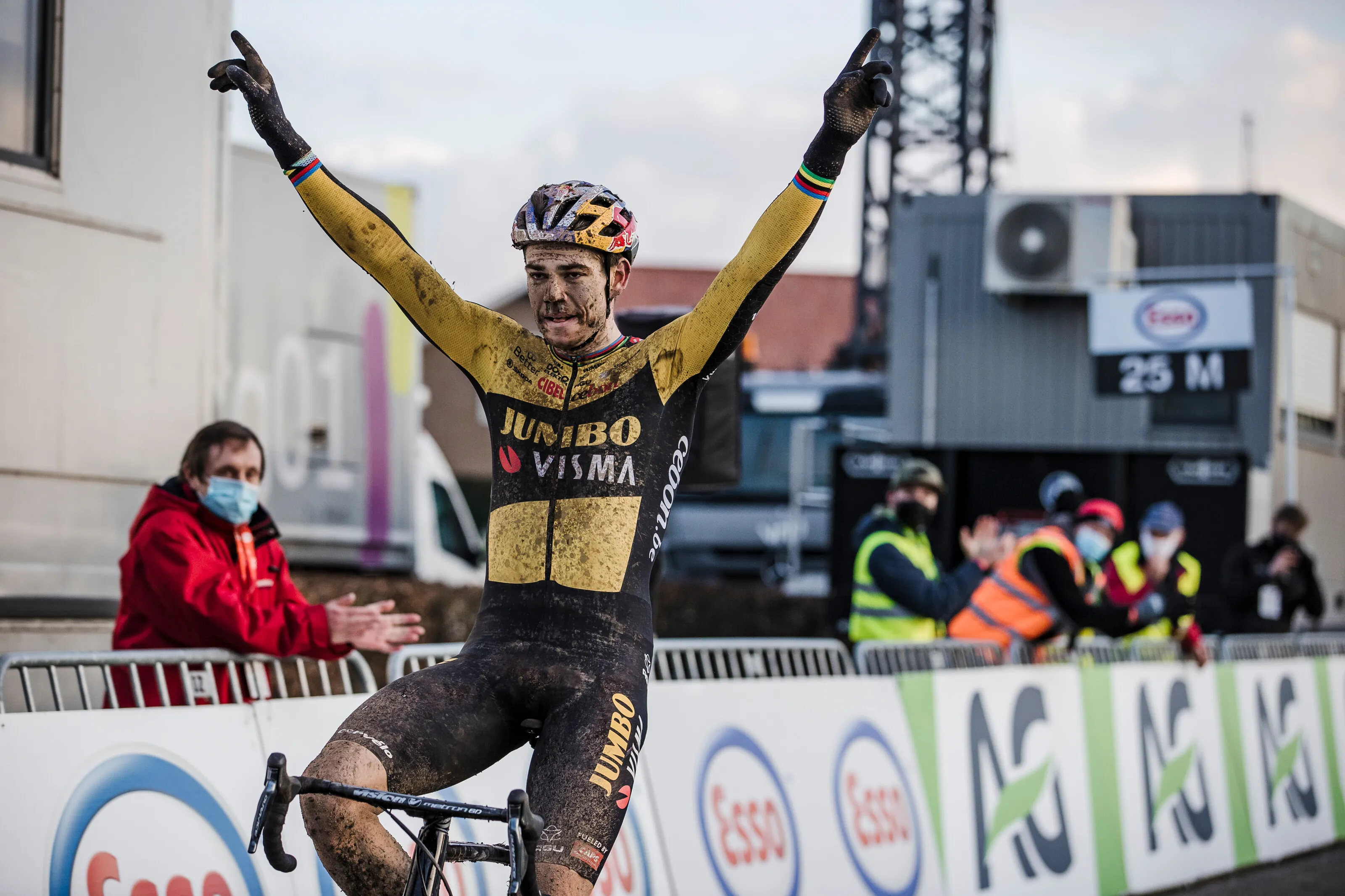 🎥 Parcours EK veldrijden 2025 werd tot op heden één keer gebruikt en dat hebben Van Aert en Nys geweten