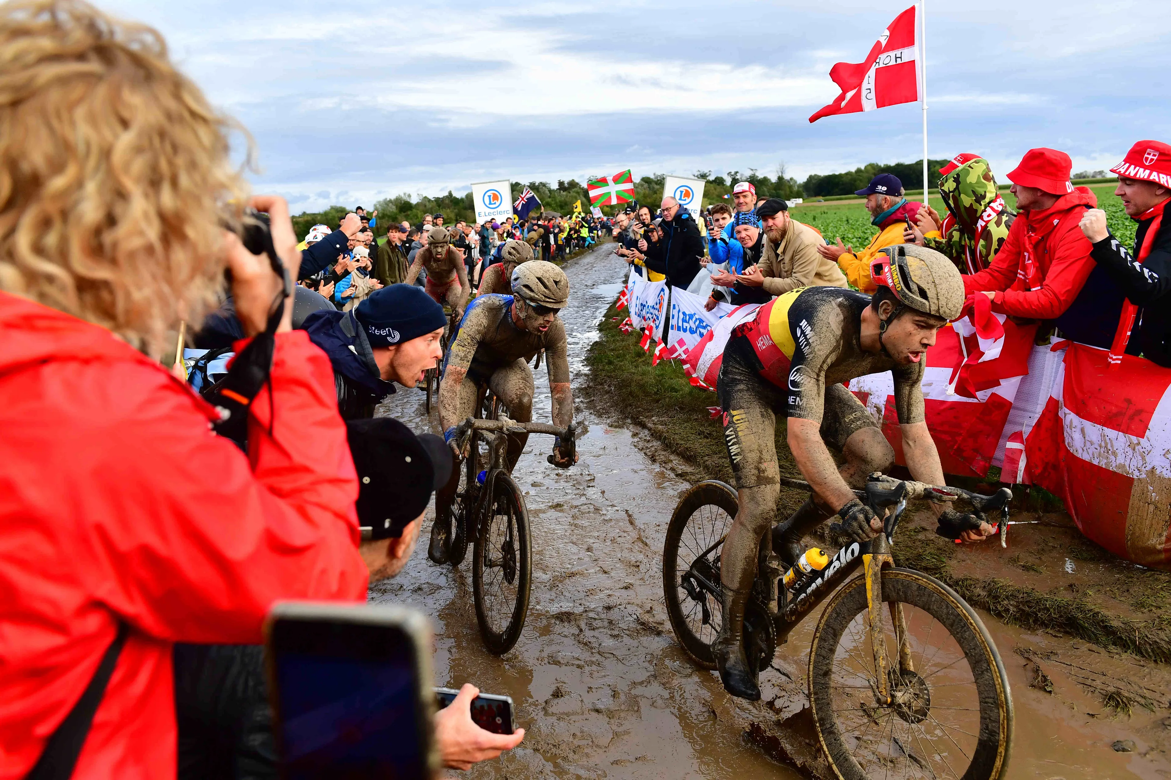 Voorbeschouwing Parijs-Roubaix mannen 2022 | Na een natte editie nu stofhappen, met MvdP en WvA