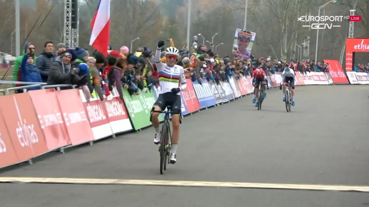 Veldrijden op TV 16 - 23 oktober 2022 | De koersblues kun je enkel zondag weerstaan met cross in Tábor