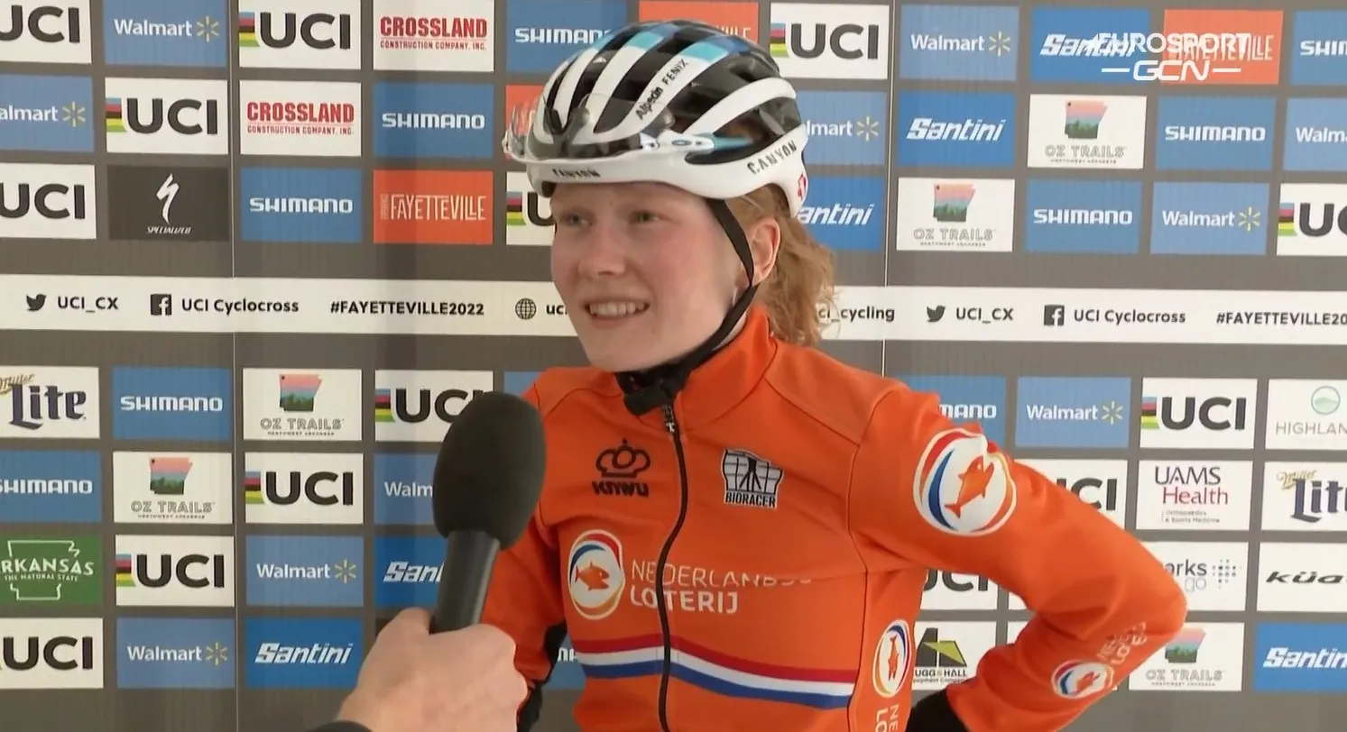 Fenomenale Pieterse pakt wereldtitel: 'Plan was om alles te geven op de laatste klim'