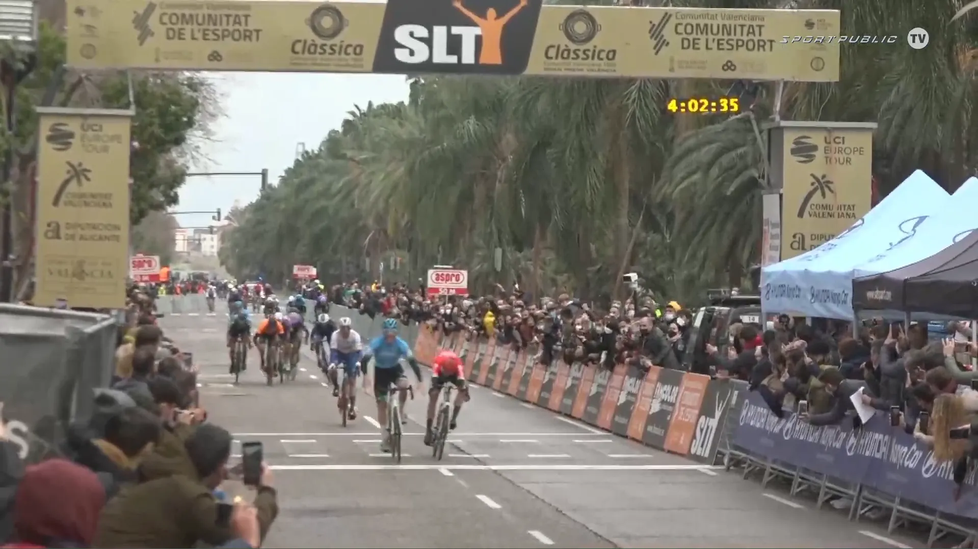 Valpartij in sprint ontsiert Europese seizoensopener, Lonardi (EOLO) pakt de zege