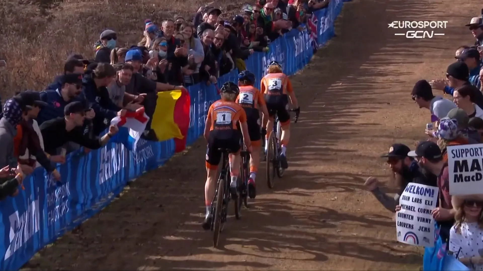 Programma, uitslagen en medaillespiegel WK veldrijden 2022 | Nederlands podium bij de beloften!