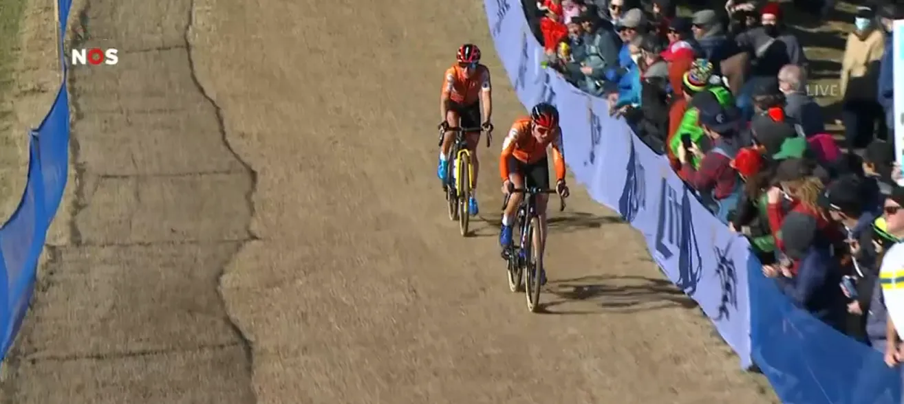 Vos voor achtste keer wereldkampioen na intense tweestrijd met Brand