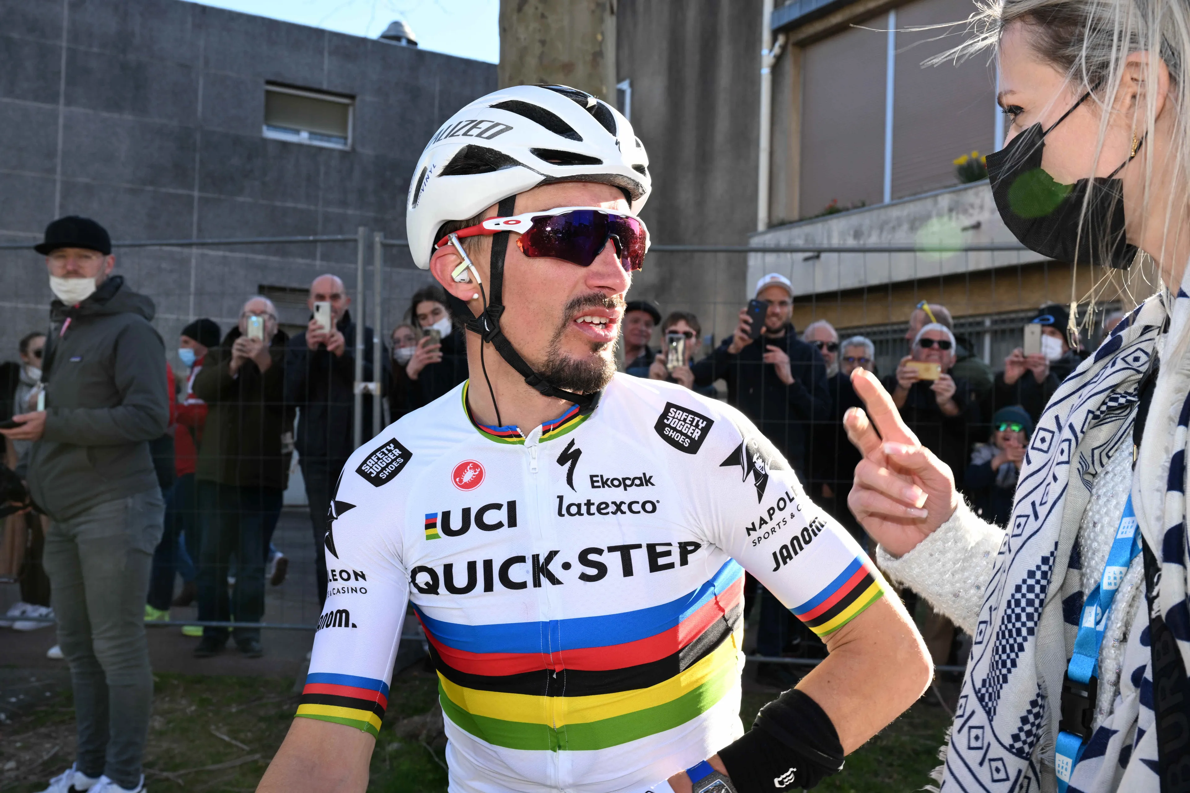 'Vermoeide' Alaphilippe heeft mooie woorden voor Evenepoel: 'Hij is tot grootse dingen in staat'
