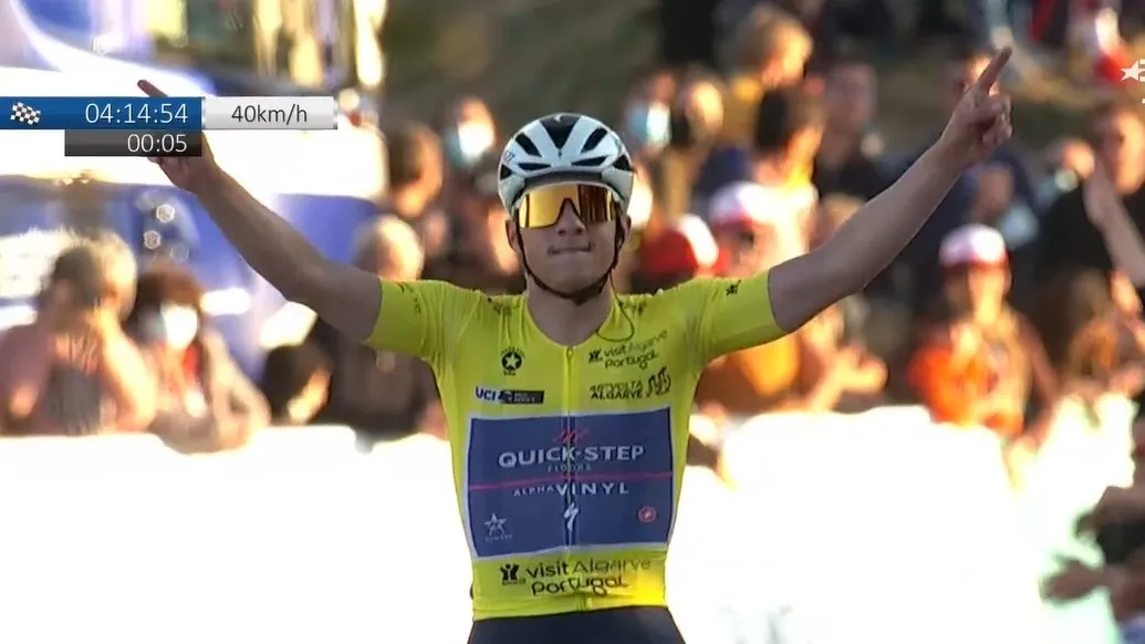 Evenepoel heer en meester in Ronde van de Algarve, Higuita wint slotrit op de Malhão