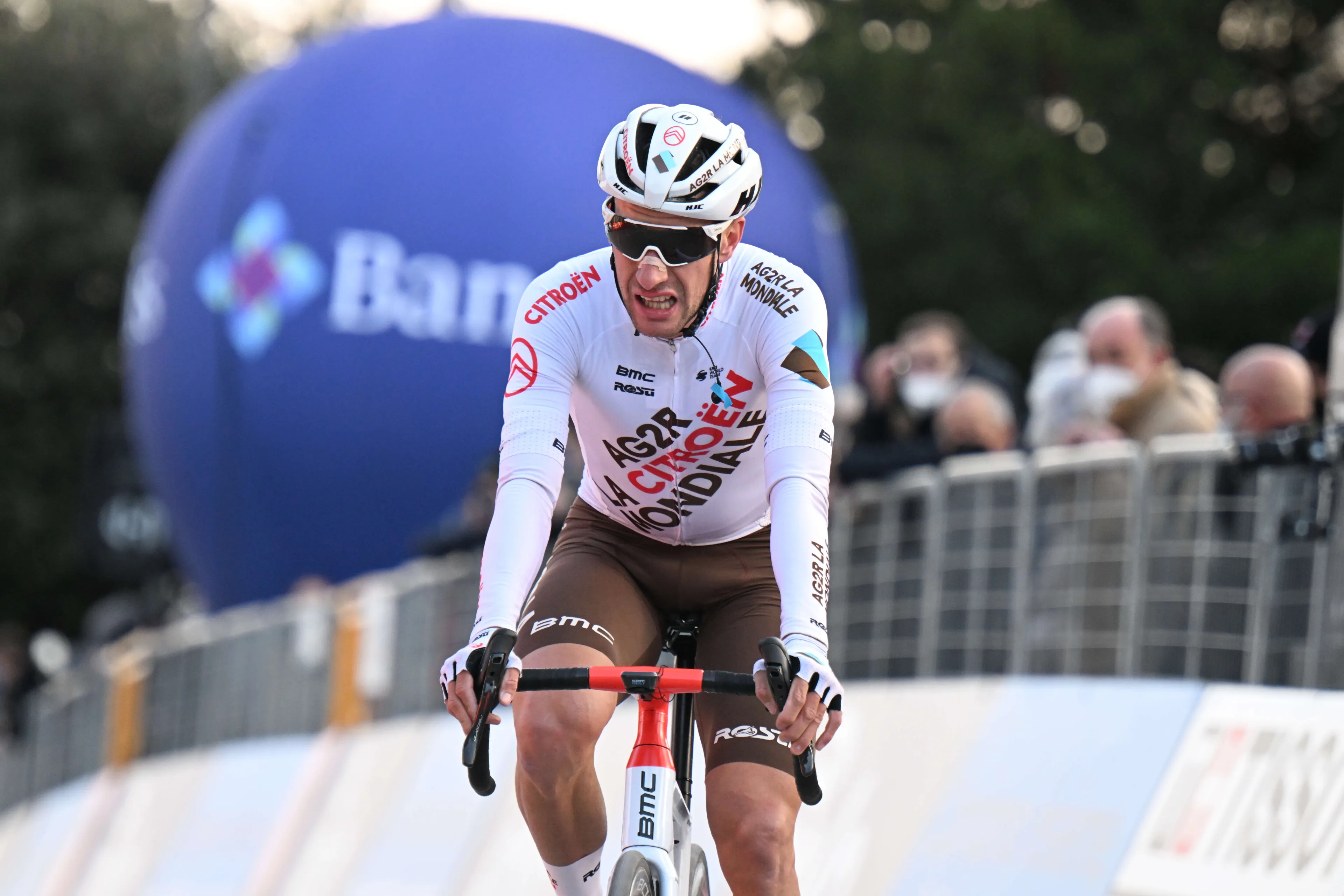 Bouchard houdt peloton net af in openingsrit Tour of the Alps en pakt eerste profzege