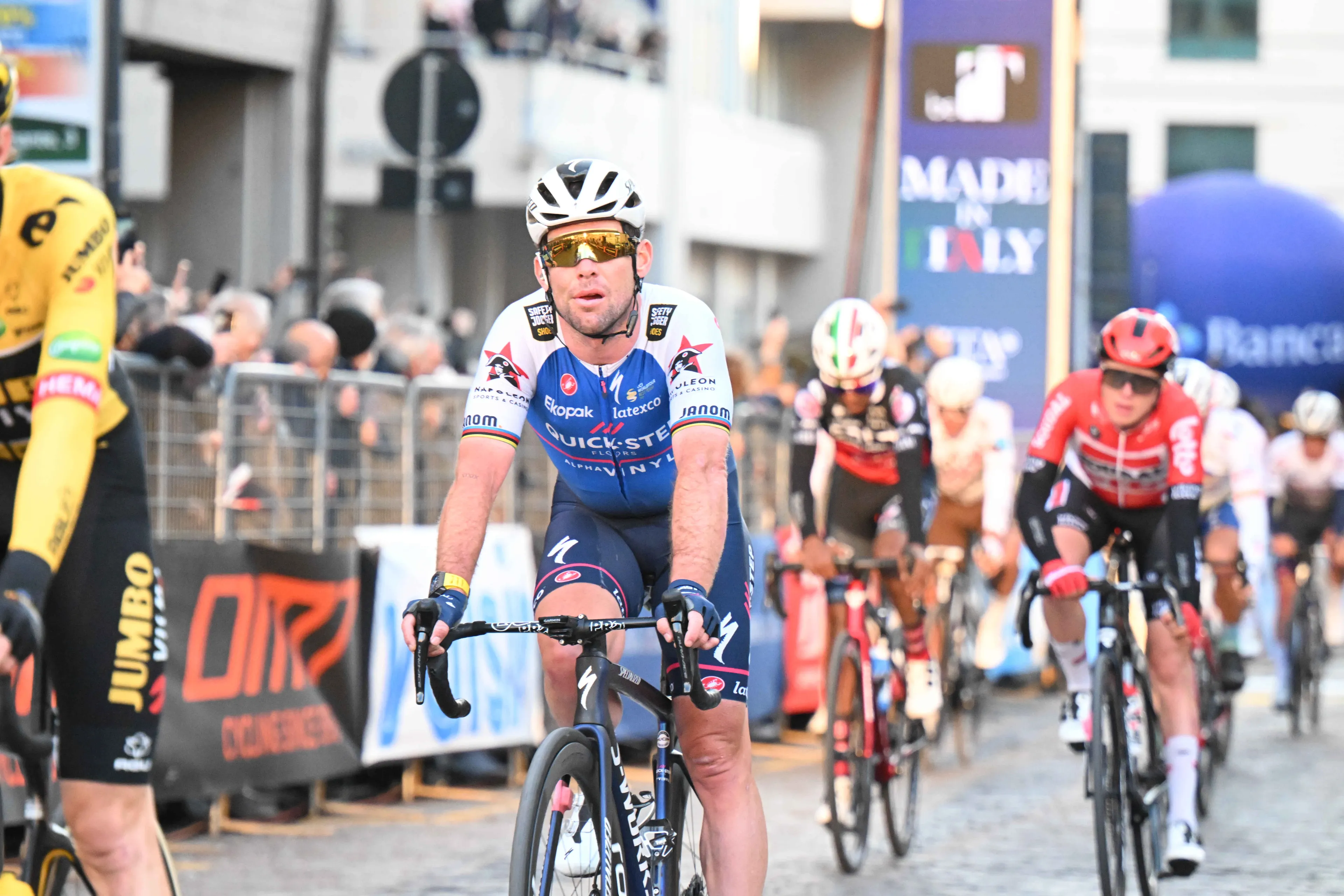 Quick Step-Alpha Vinyl rekent op kopman Cavendish en sterke sprinttrein in Giro