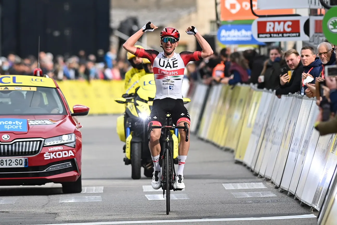 McNulty voert nieuwe show op en wint in Parijs-Nice, Roglic pakt leiderstrui na rustdag Van Aert